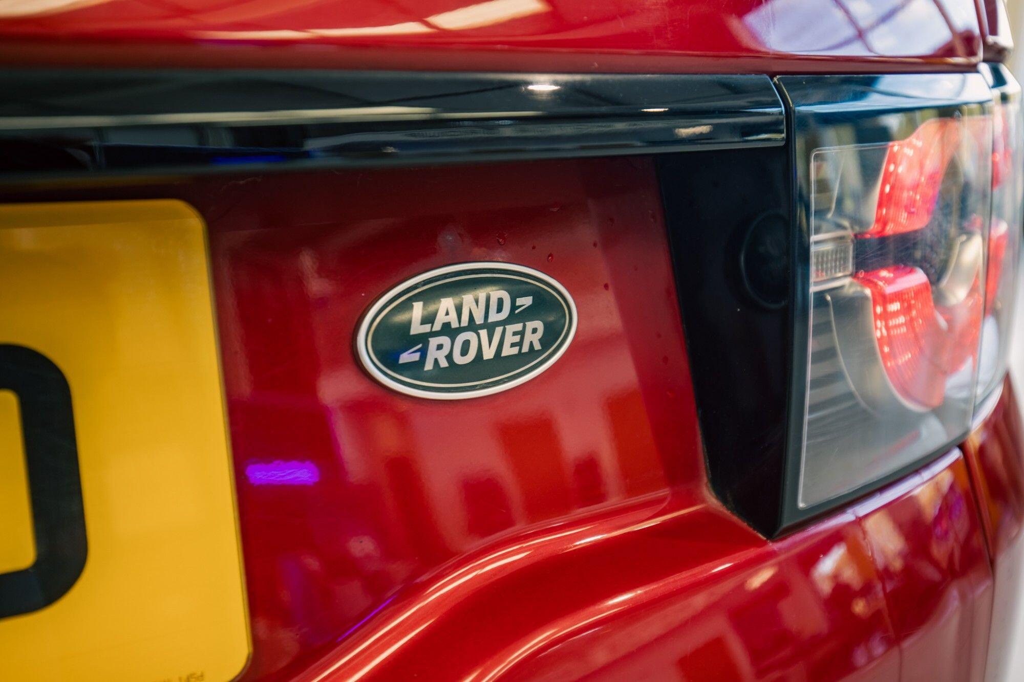 Land Rover Discovery Sport view 7