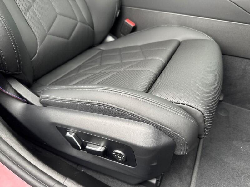 BMW 5 Series view 26