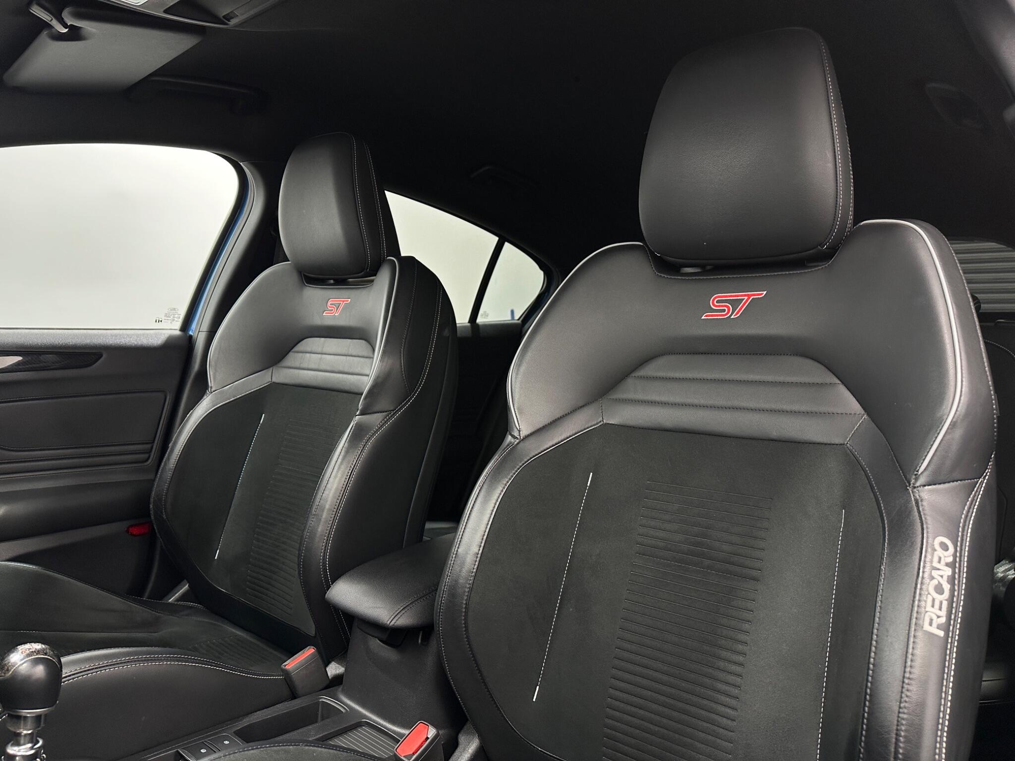Ford Focus view 35