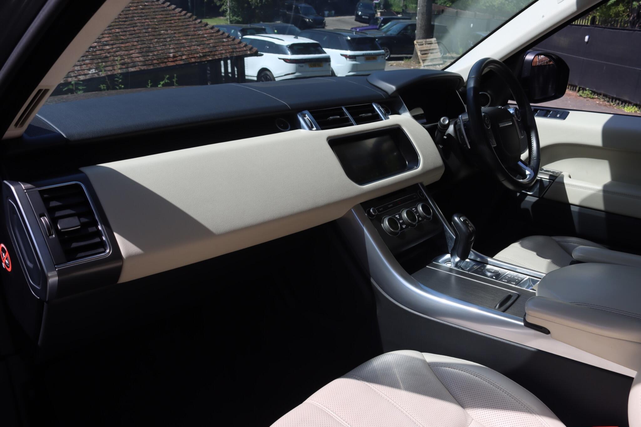 Land Rover Range Rover Sport view 3