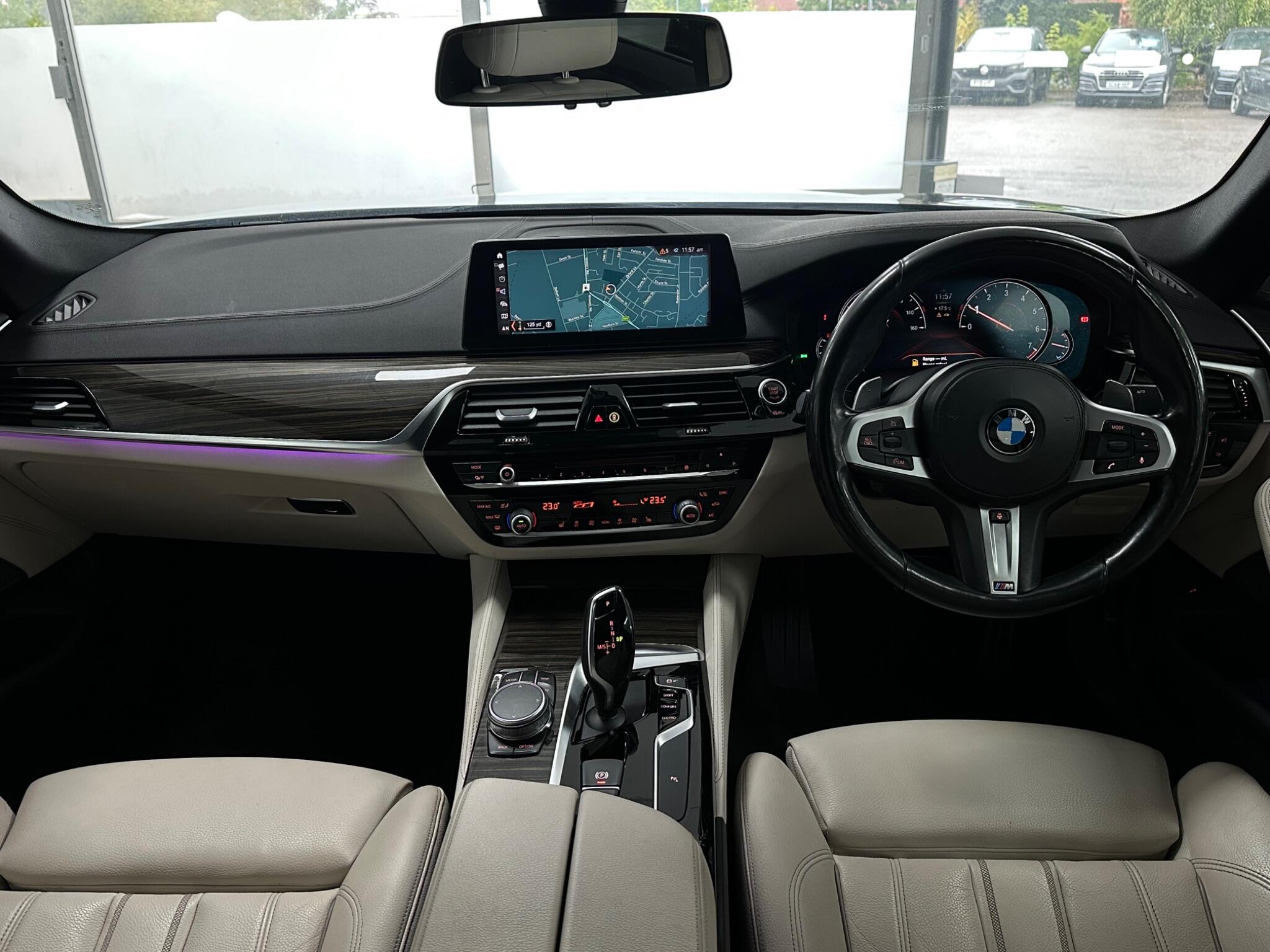 BMW 5 Series view 17