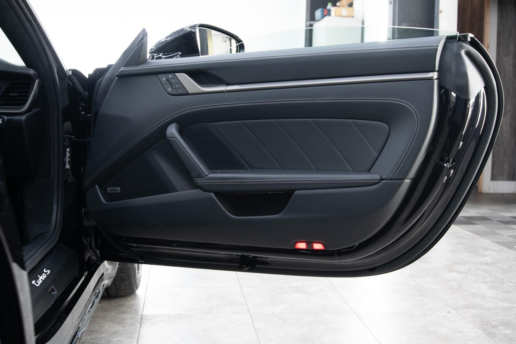 Porsche 911 view 26