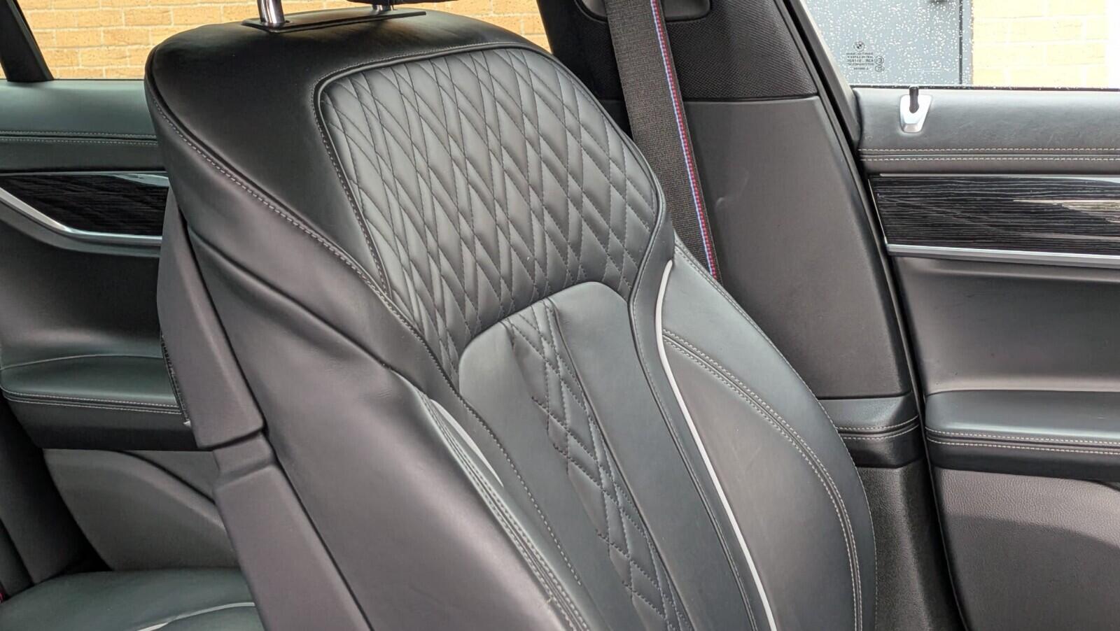 BMW 7 Series view 29