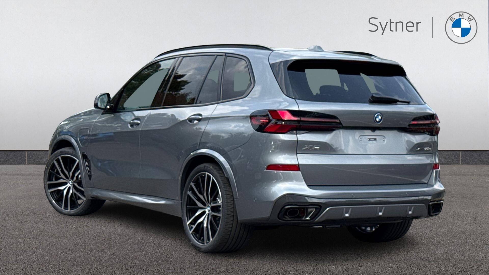 BMW X5 view 2
