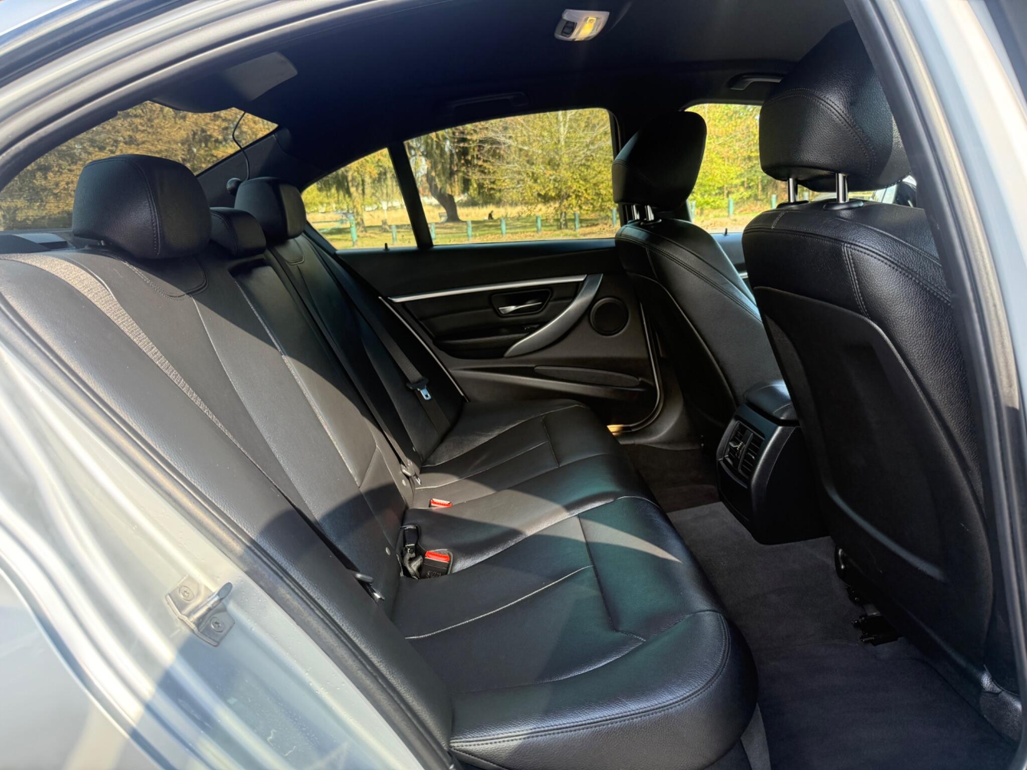BMW 3 Series view 24