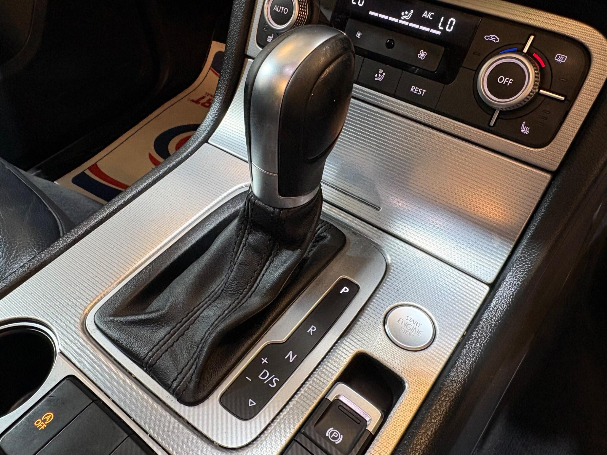 Volkswagen Touareg view 22