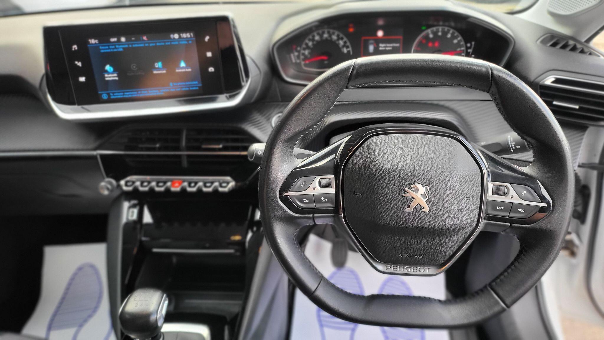 Peugeot 208 view 28