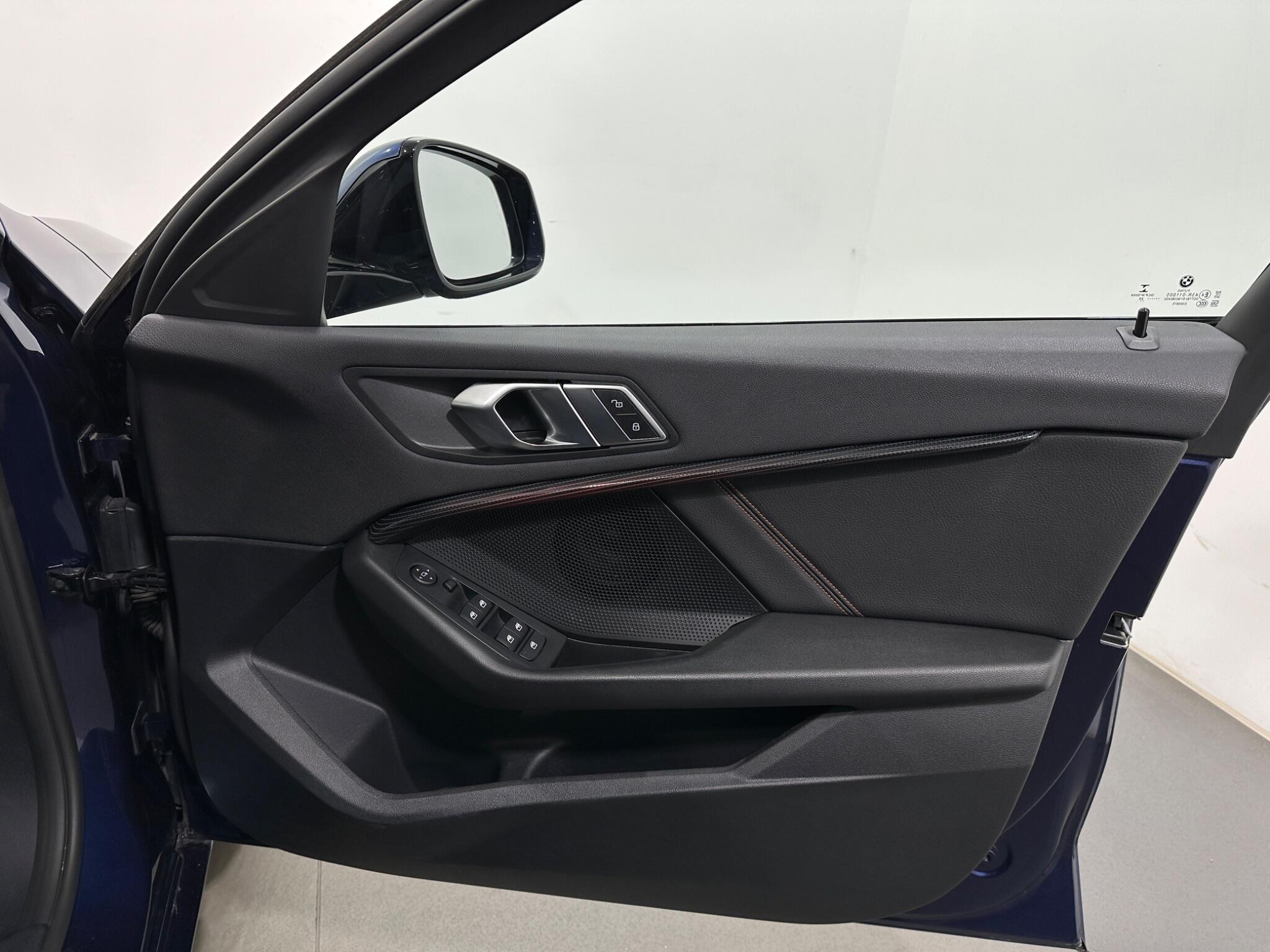 BMW 1 Series view 35