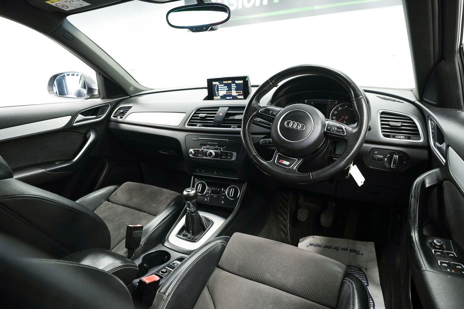 Audi Q3 view 10