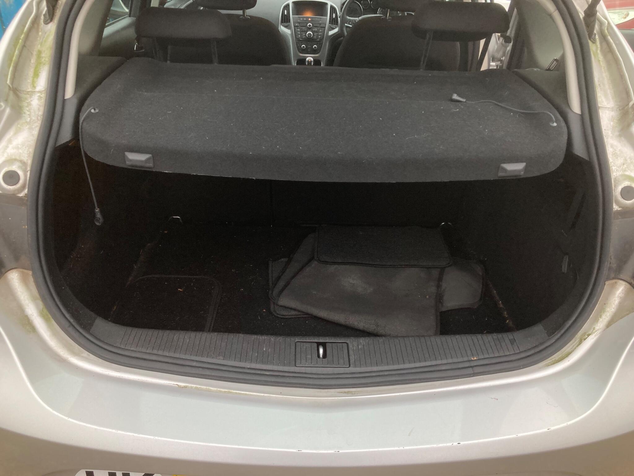 Vauxhall Astra view 9