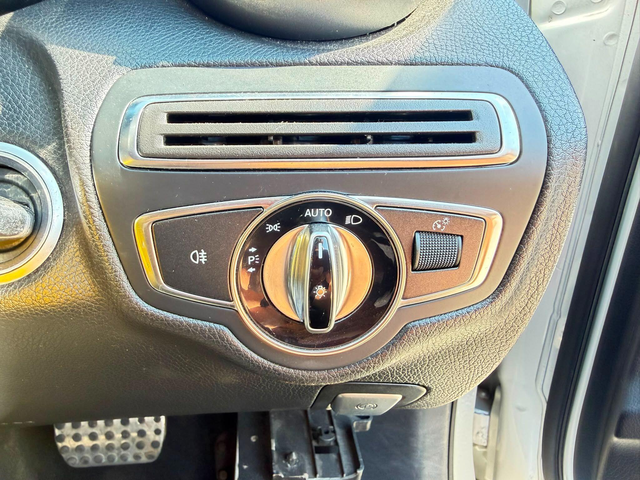 Mercedes-Benz C-Class view 25