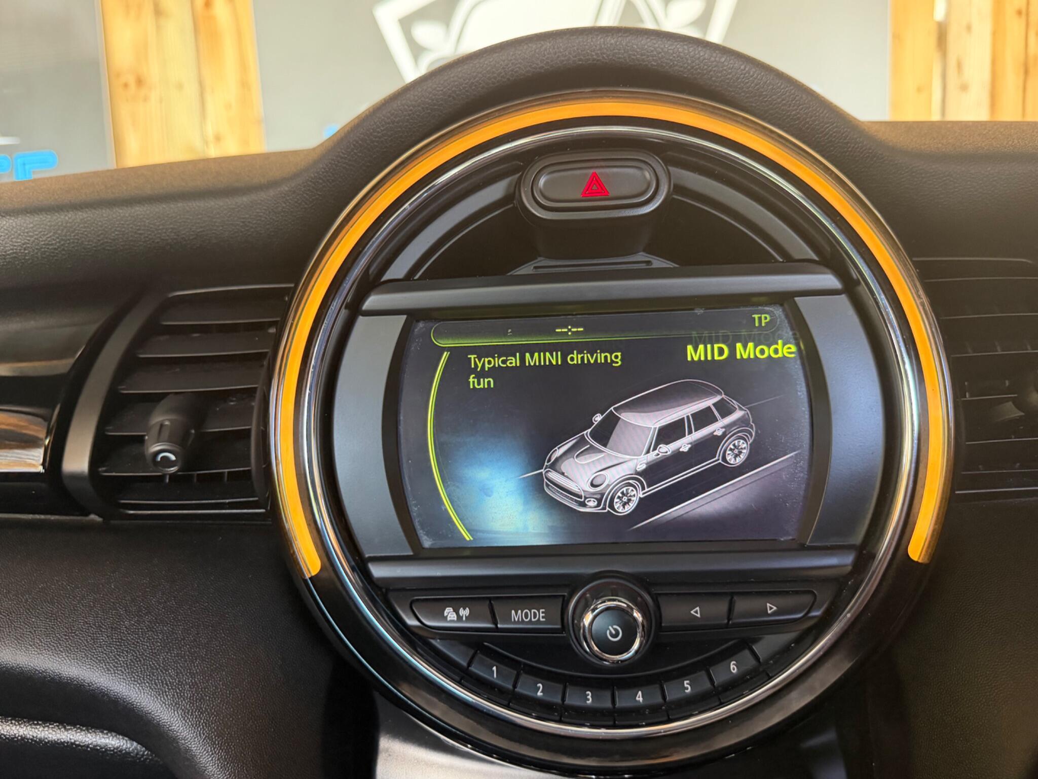 Mini Hatch view 24