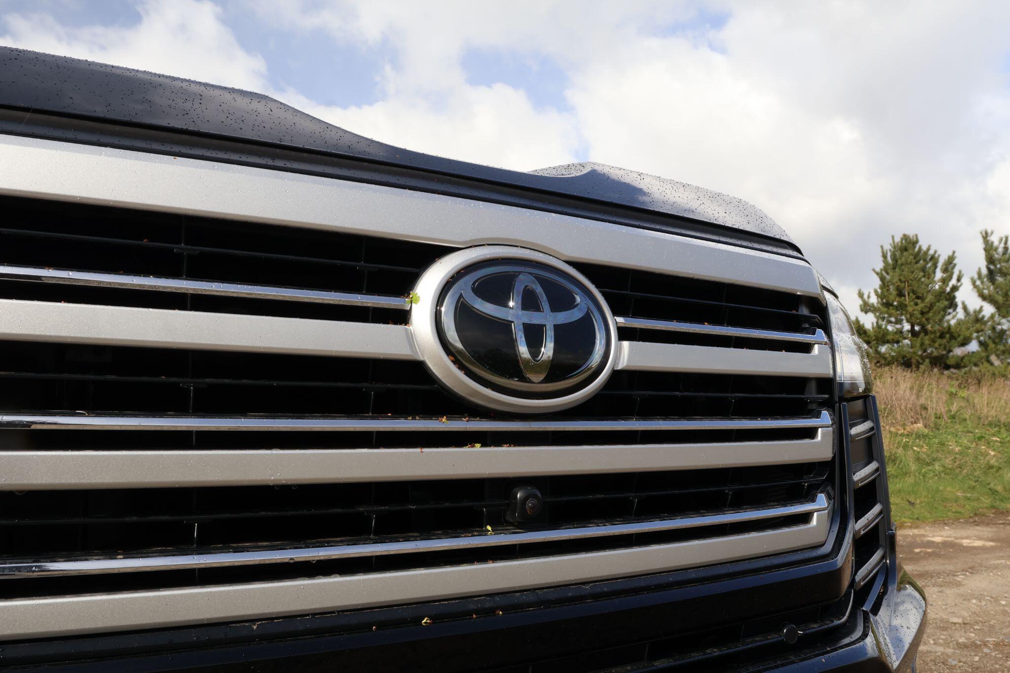 Toyota Land Cruiser view 45