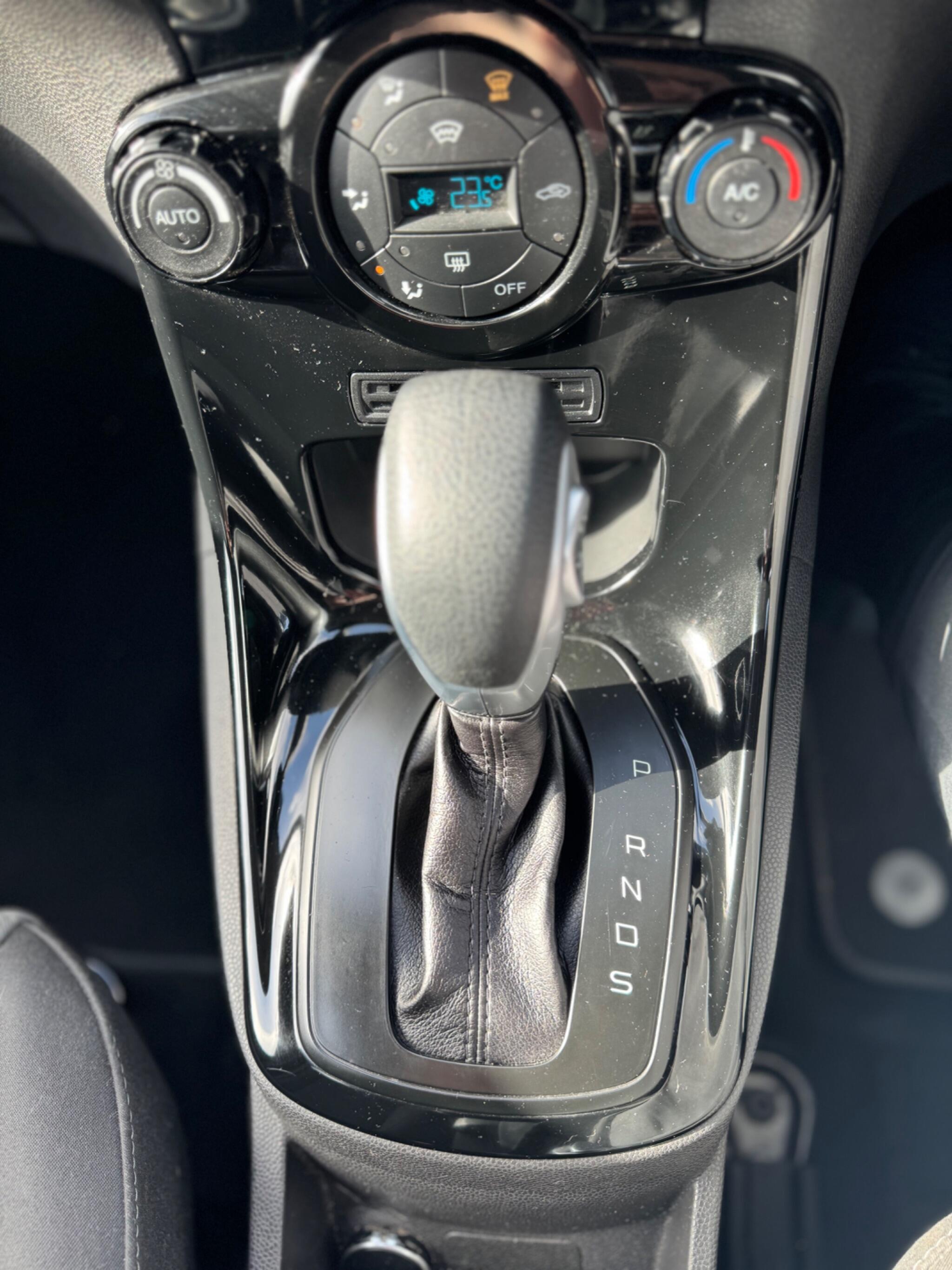 2015 Ford Fiesta 1.6 Titanium Powershift Euro 6 5dr image 42