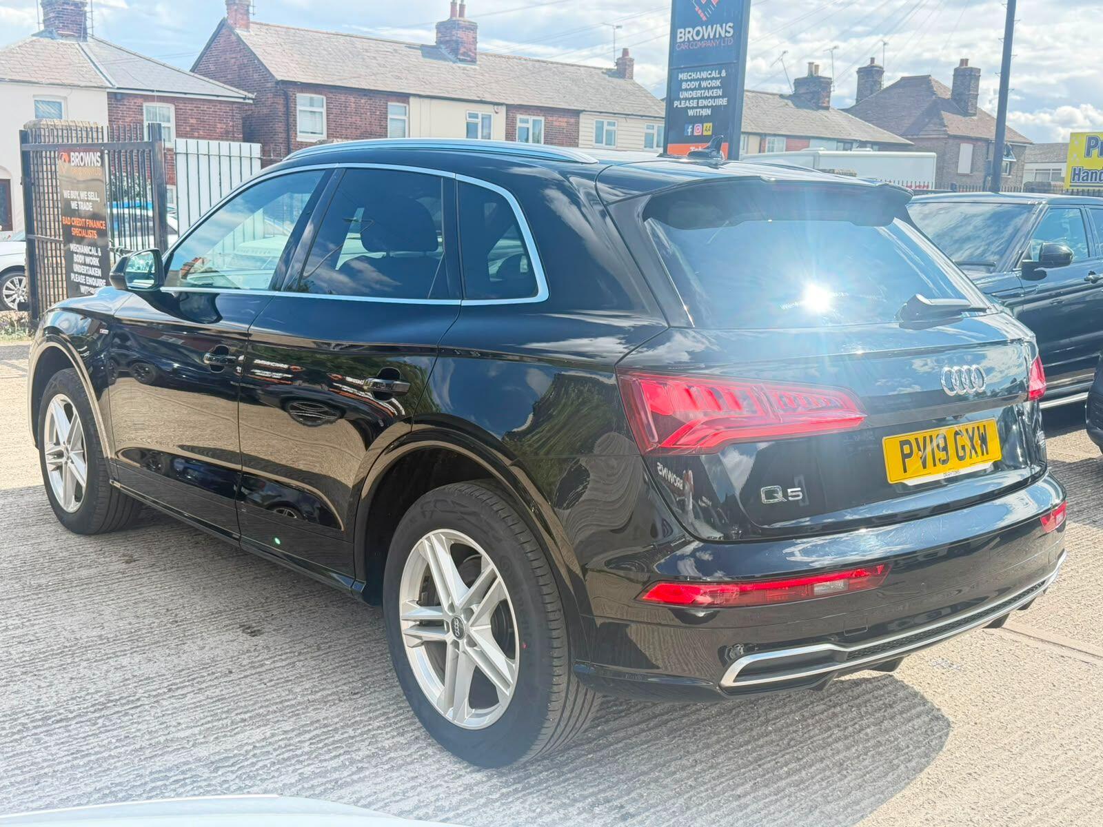 Audi Q5 view 4