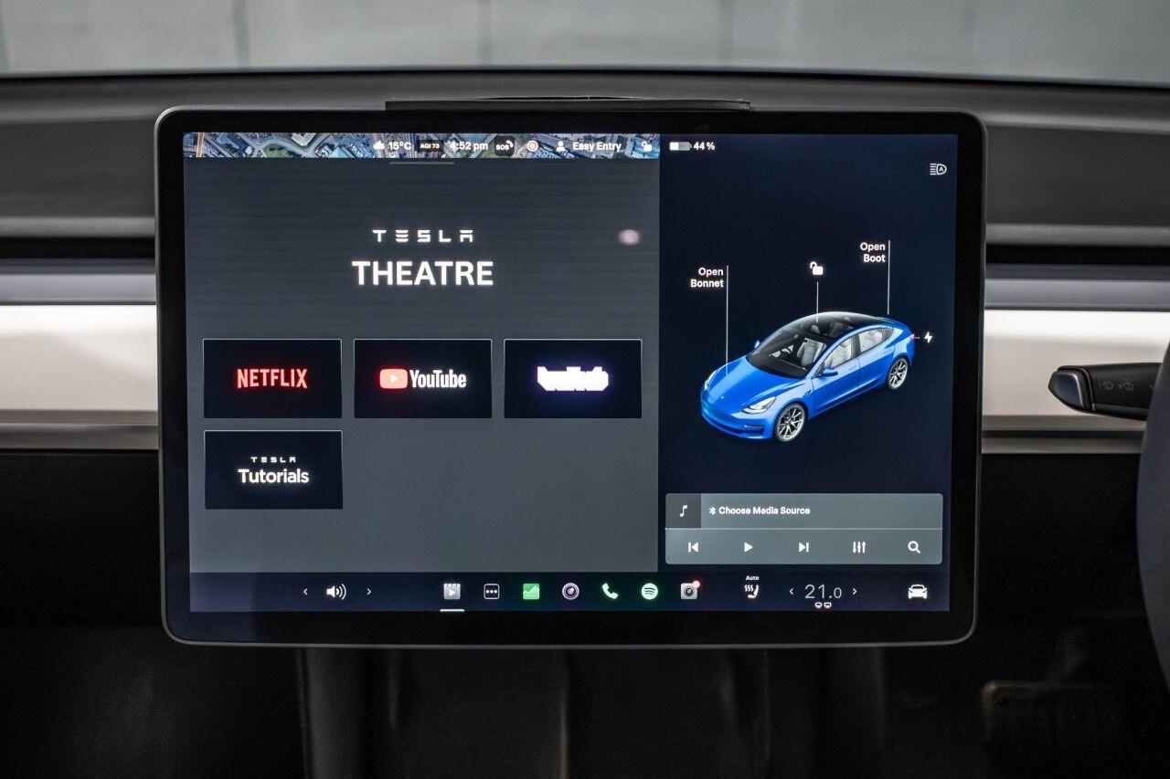 Tesla Model 3 view 32