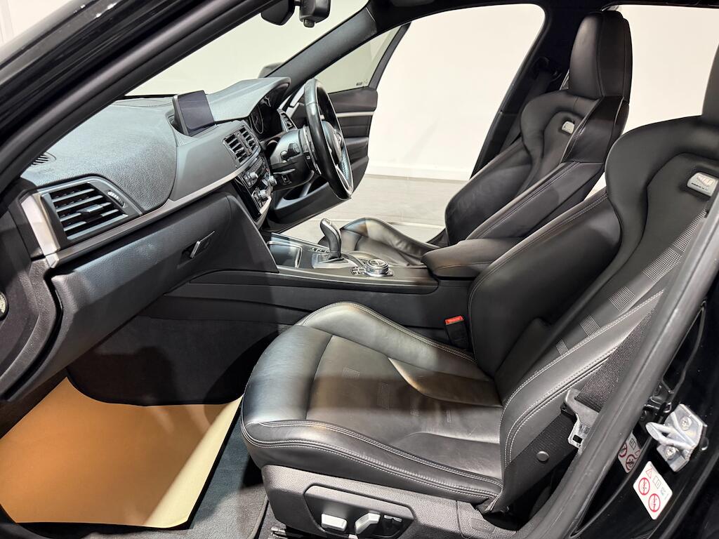 BMW 3 Series view 5