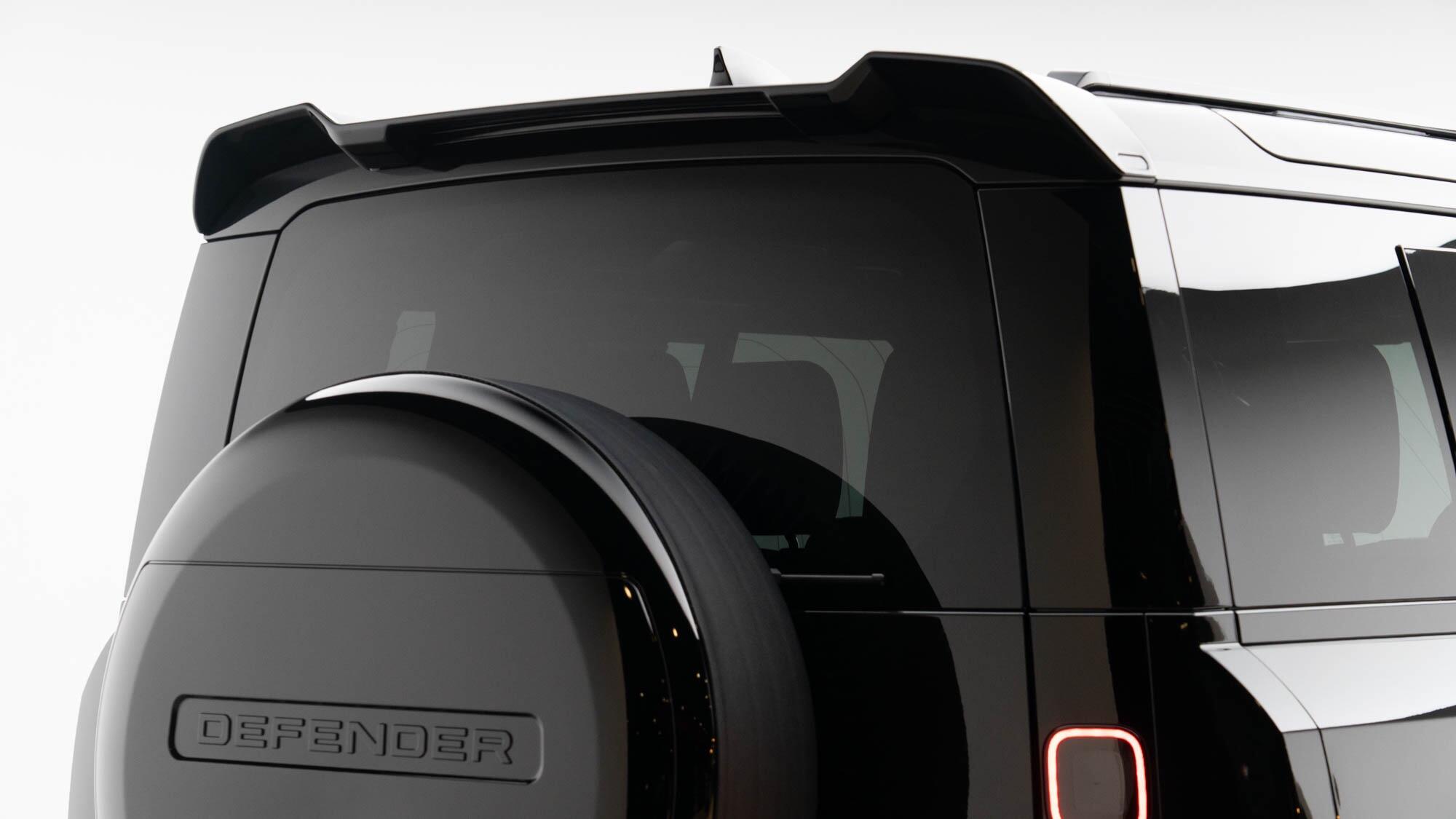 Land Rover Defender 110 view 34
