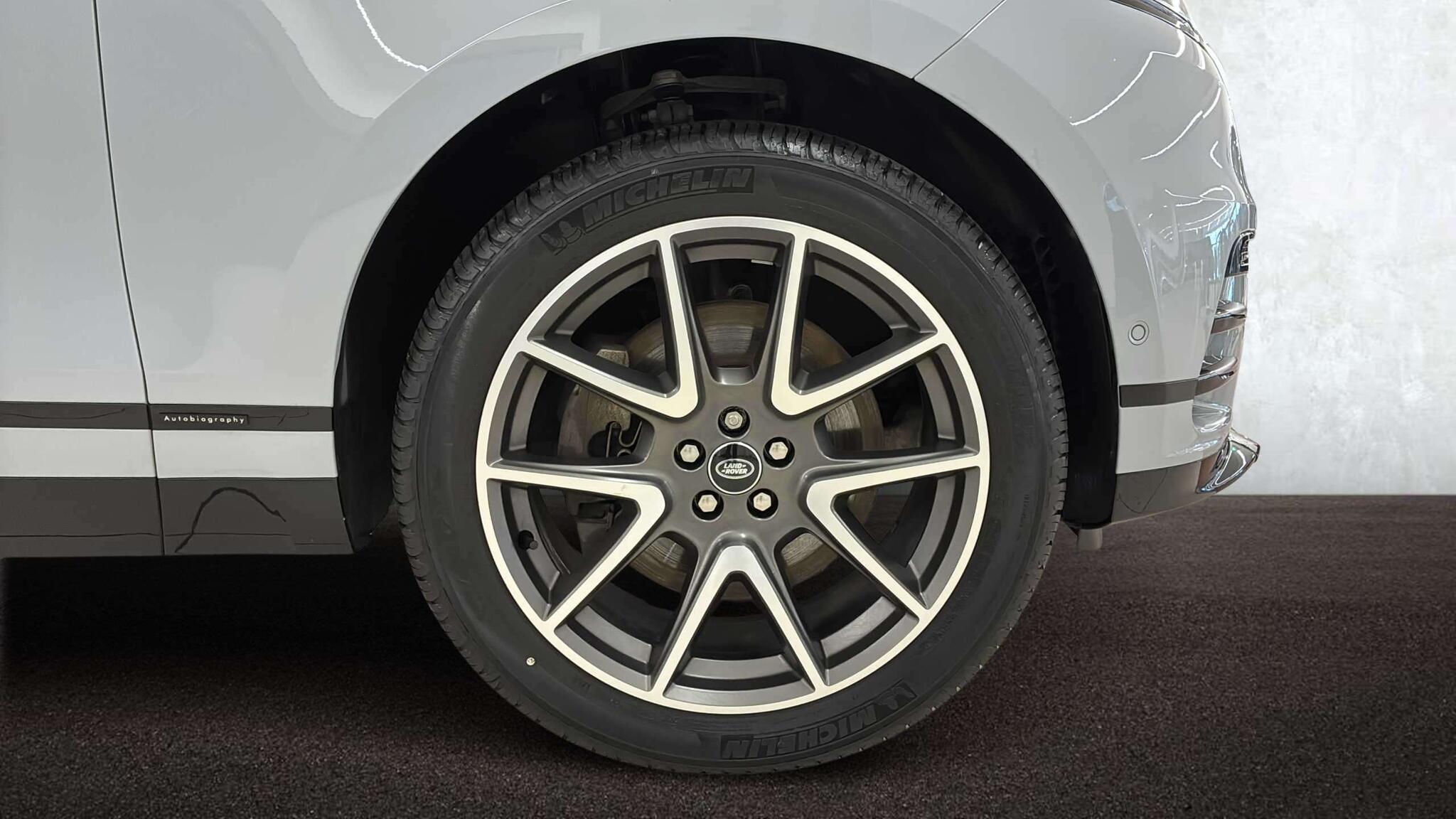 Land Rover Range Rover Velar view 8