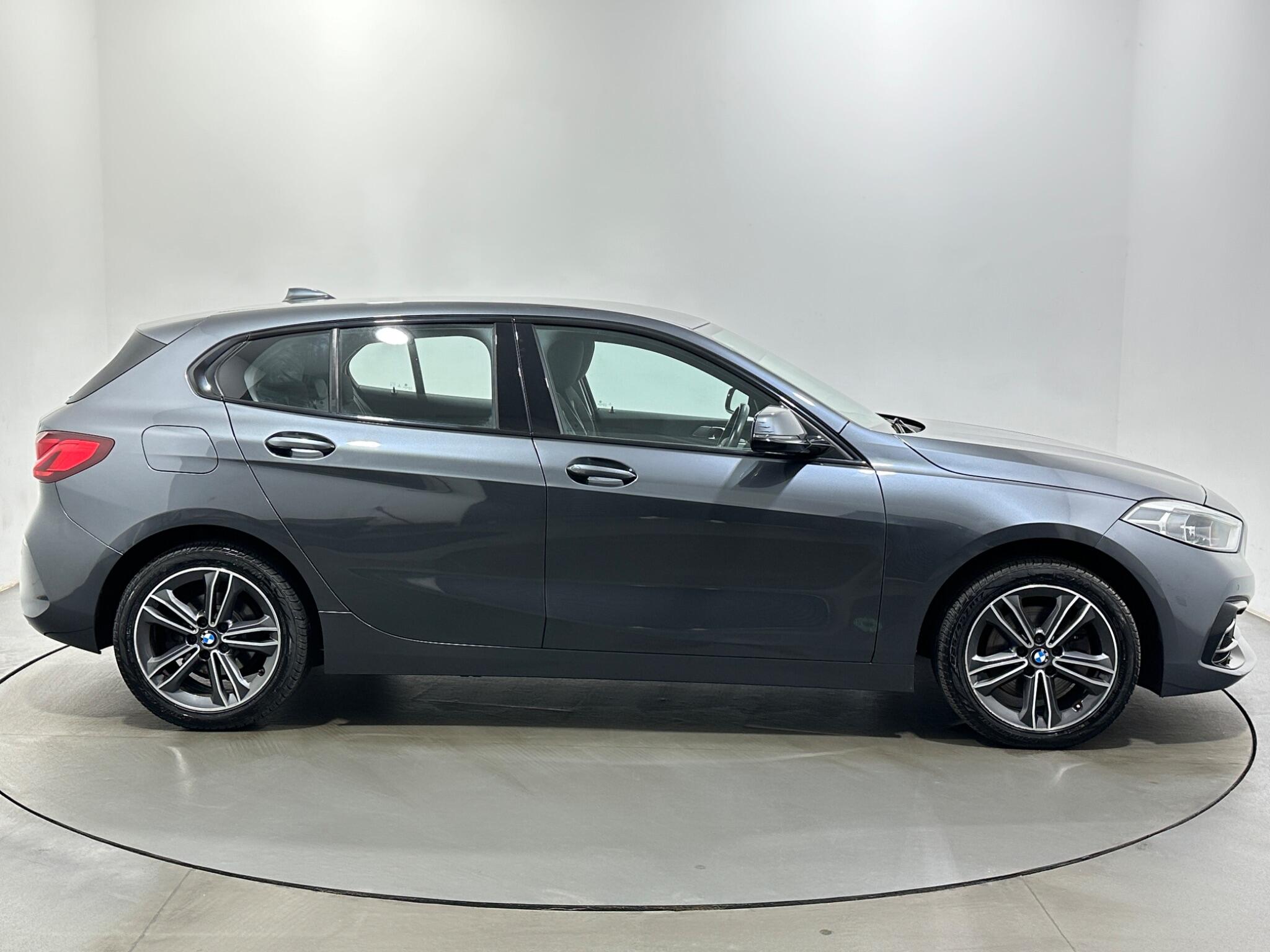 BMW 1 Series view 9