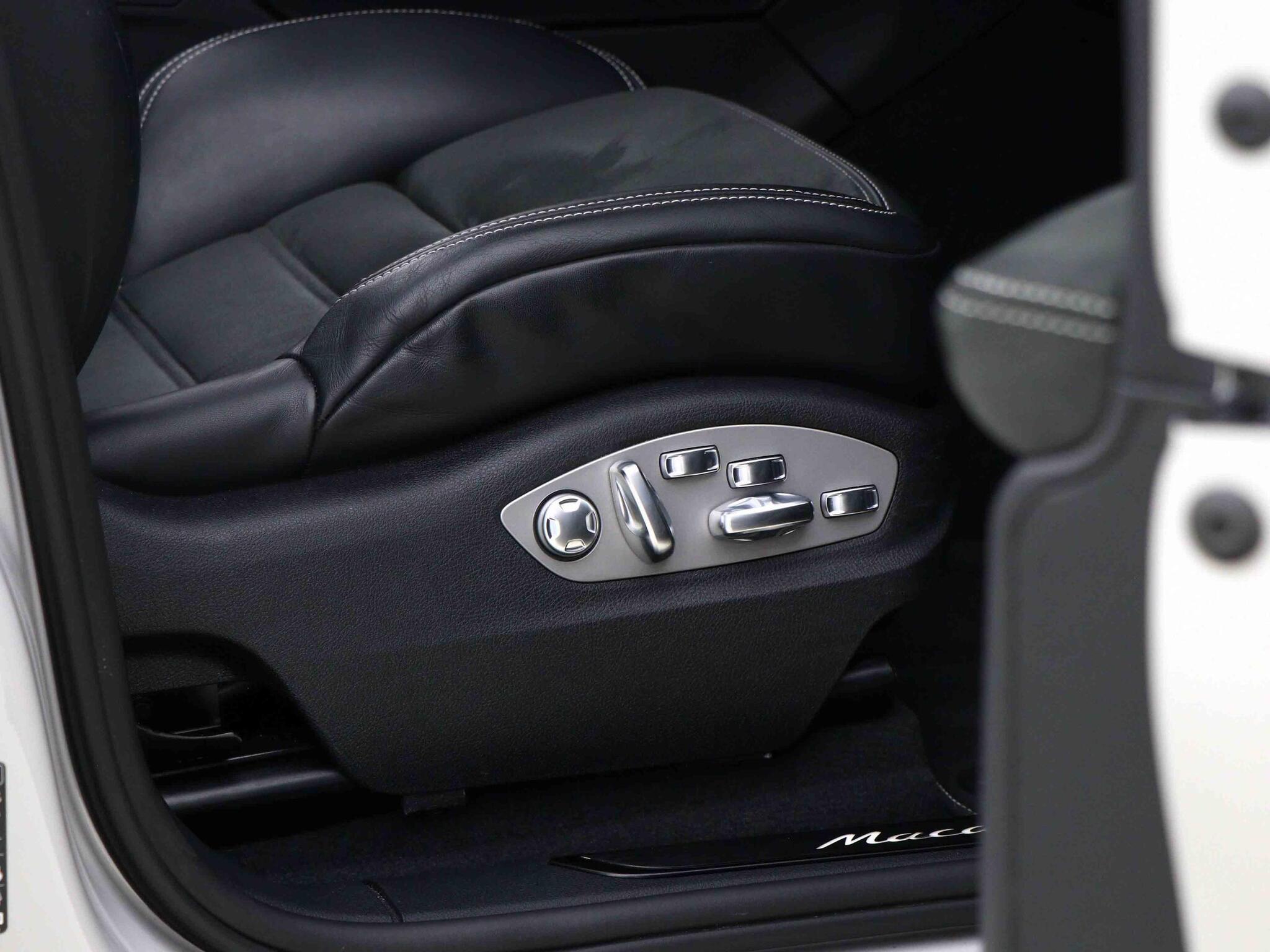 Porsche Macan view 28