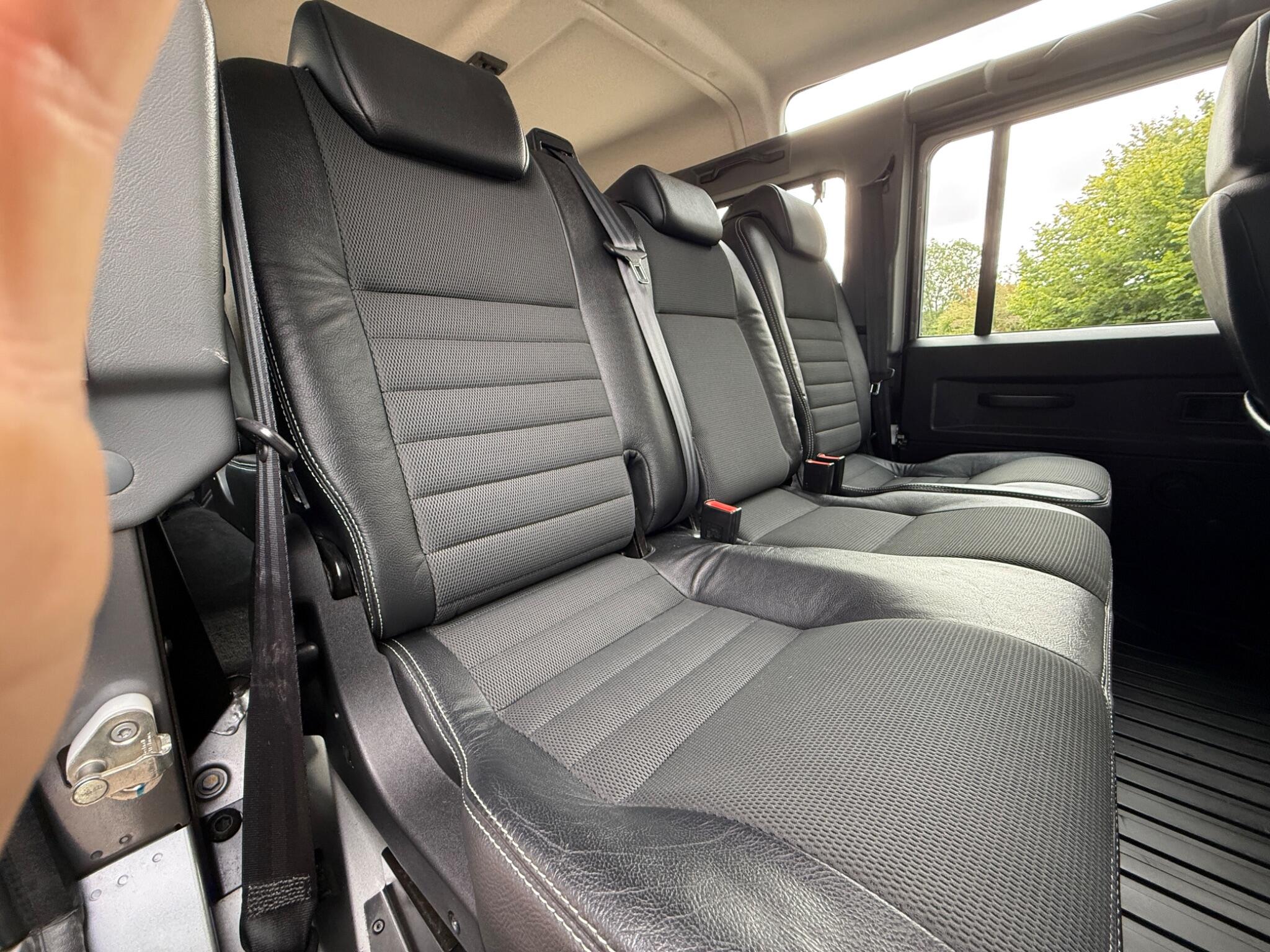 Land Rover Defender view 31
