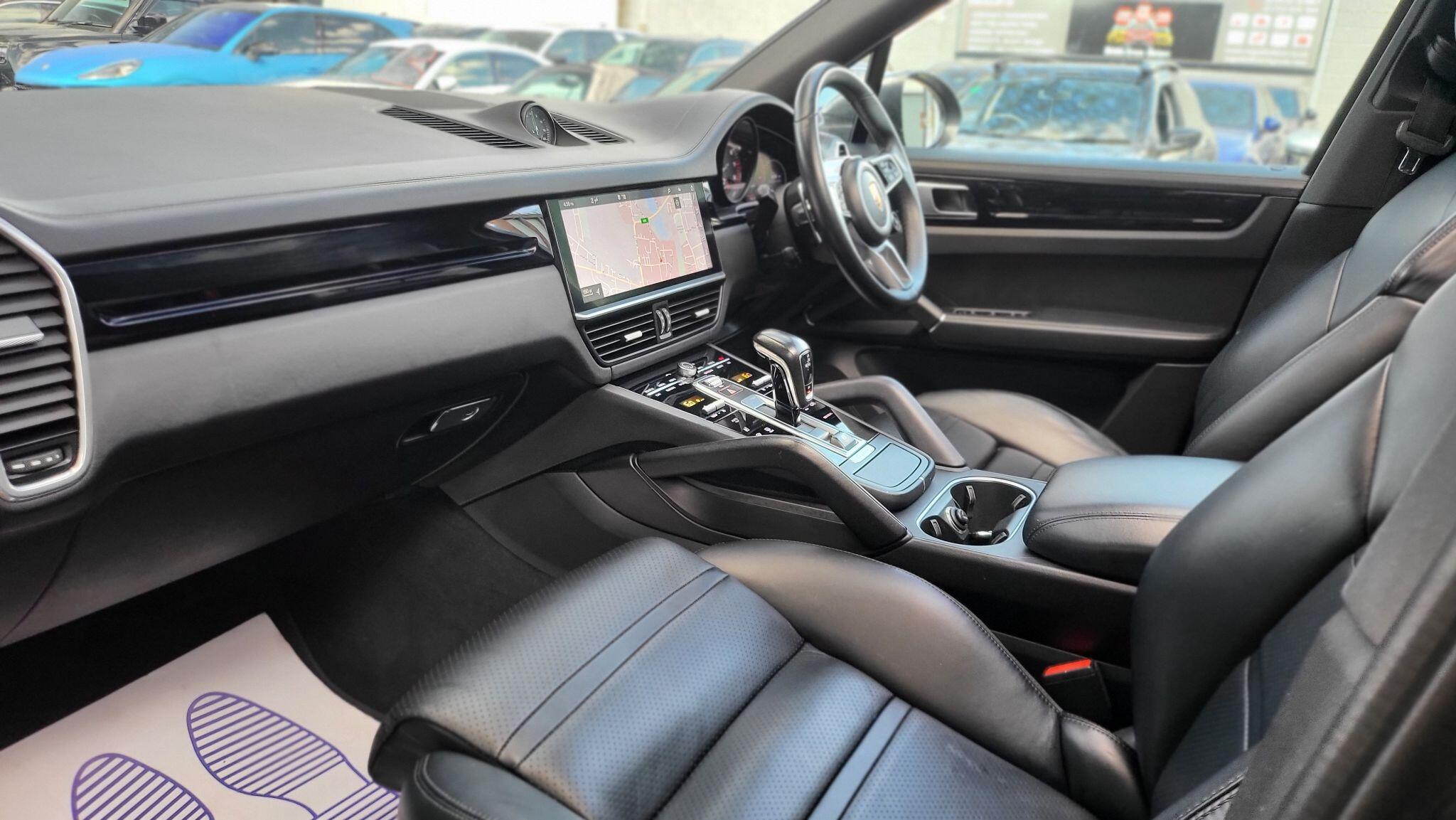 Porsche Cayenne view 11