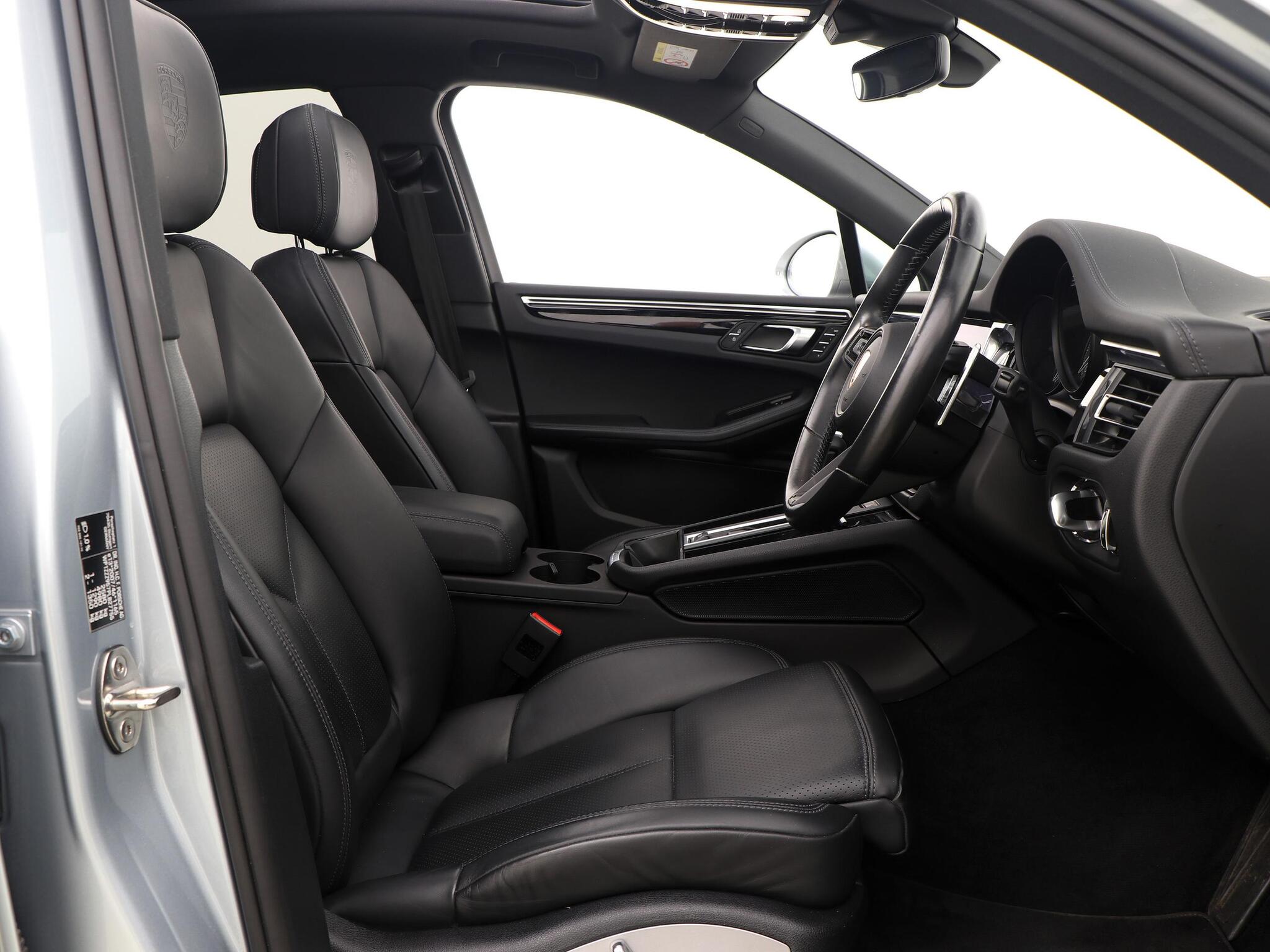 Porsche Macan view 32