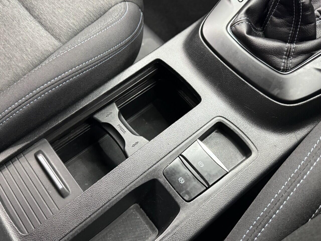 Ford Focus view 22