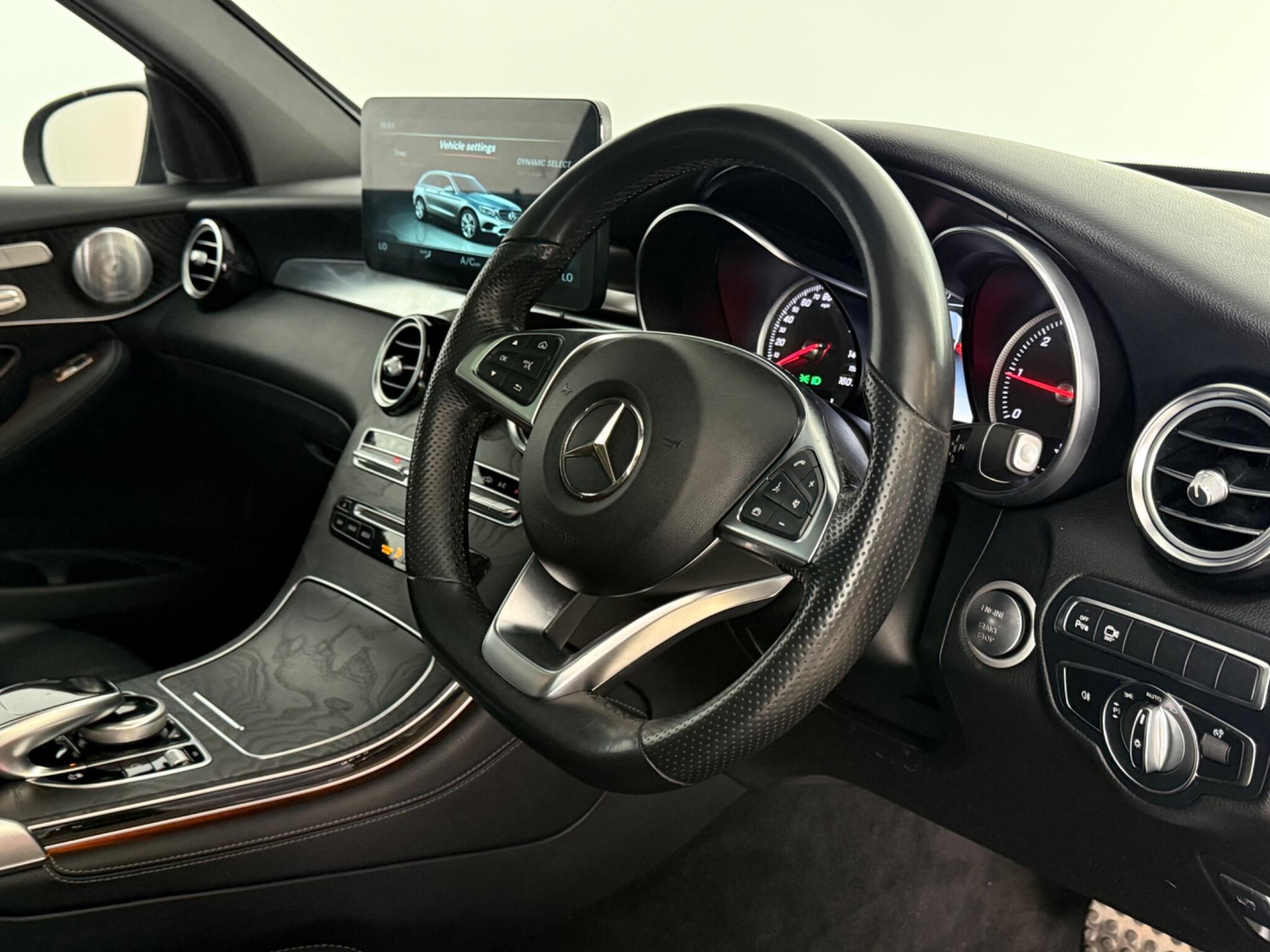 Mercedes-Benz GLC view 3