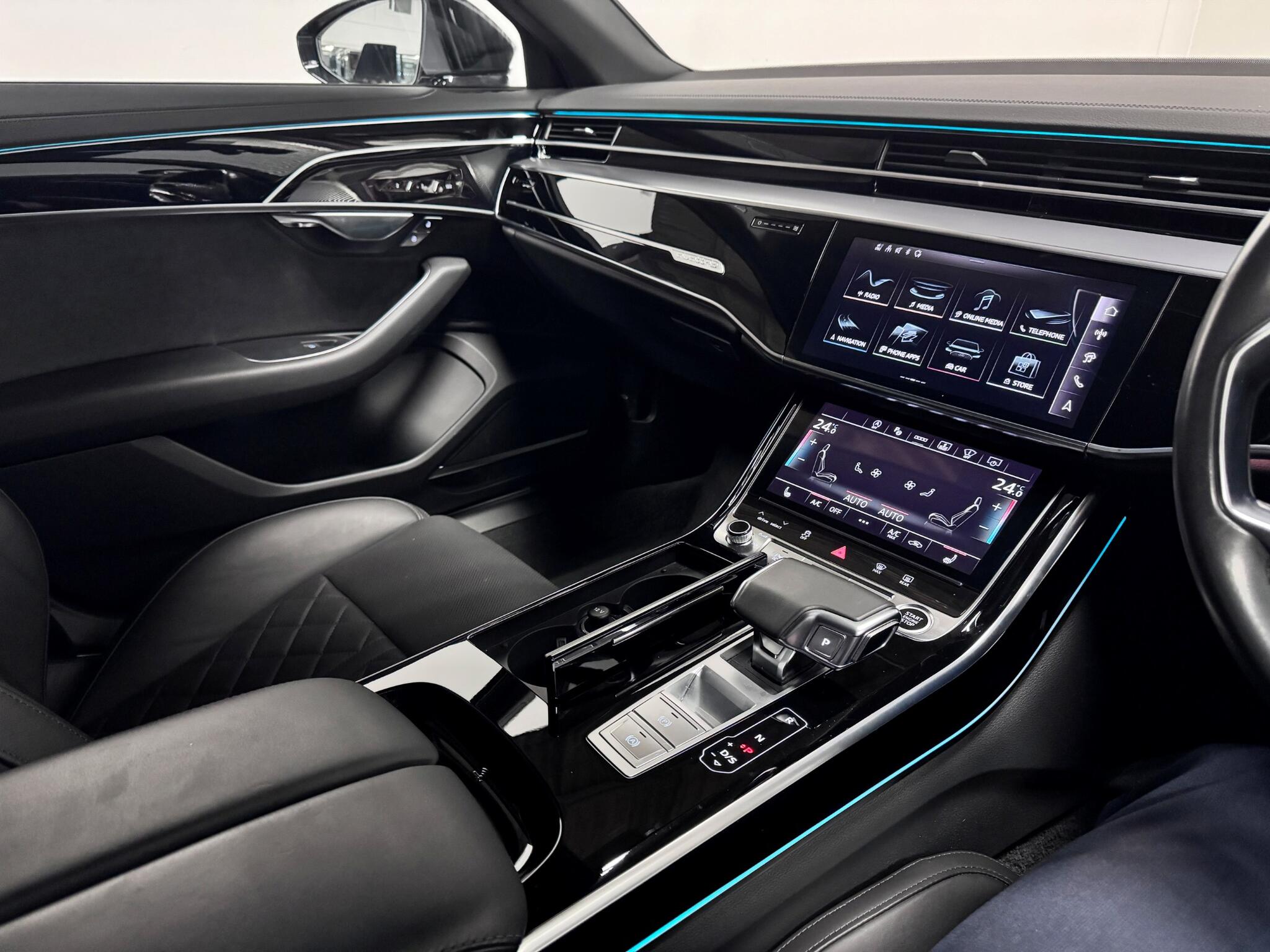 Audi A8 view 28