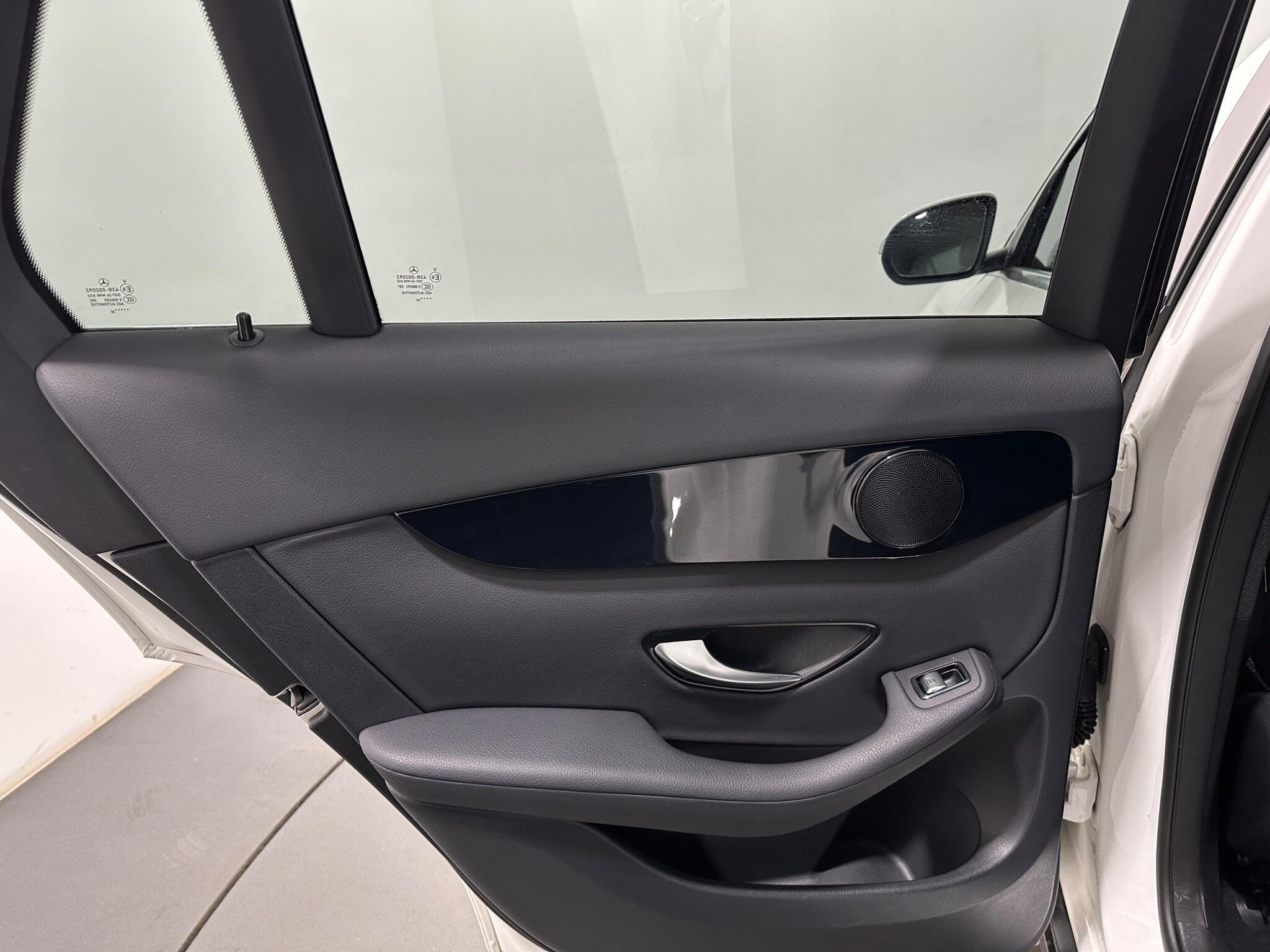 Mercedes-Benz GLC view 40