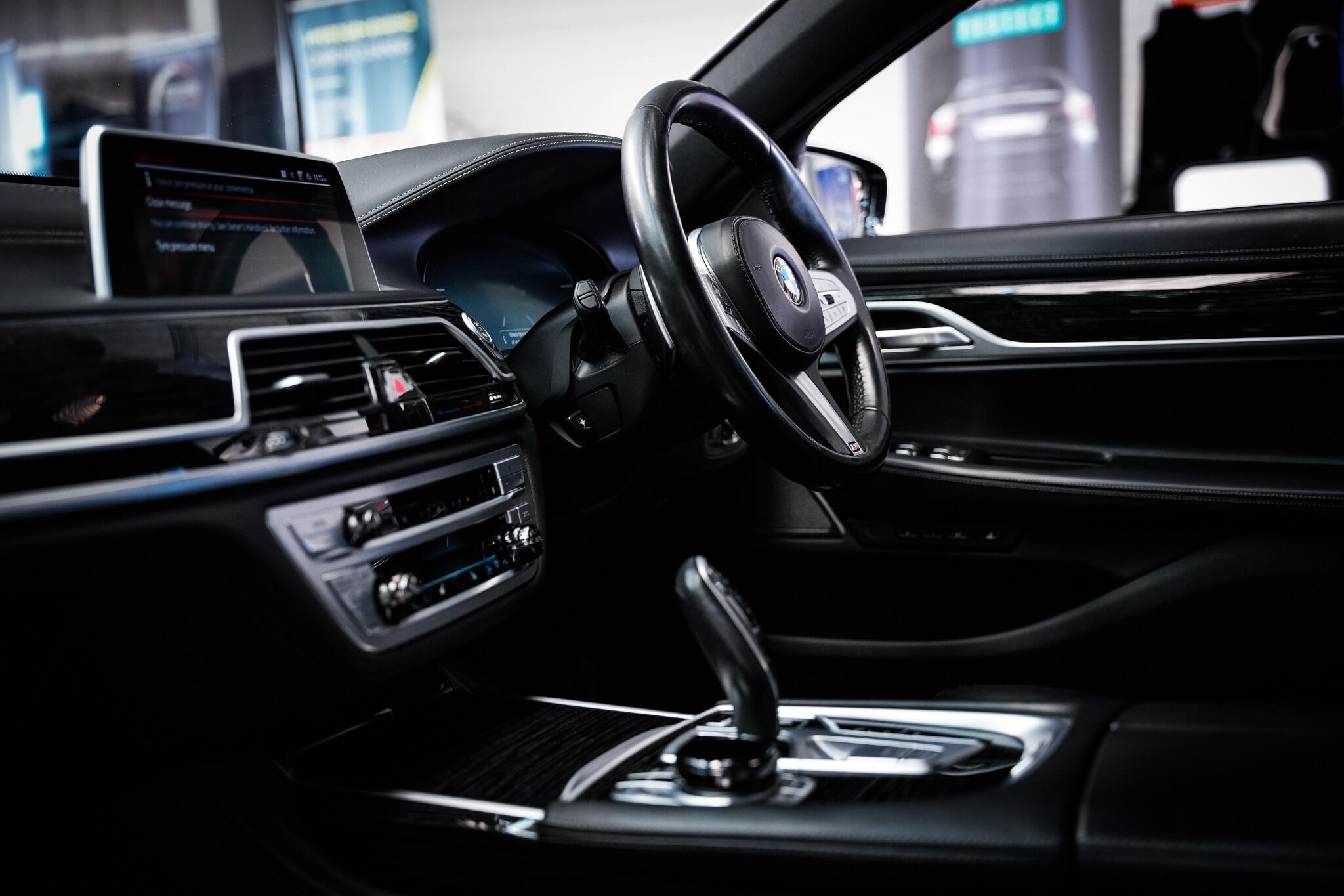 BMW 7 Series view 3