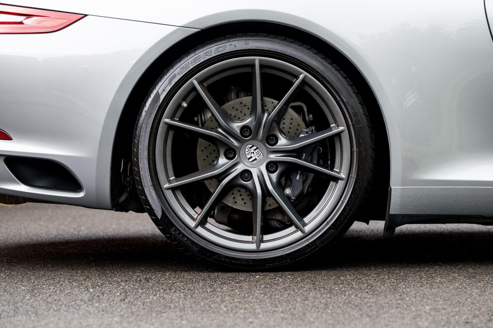 Porsche 911 view 24
