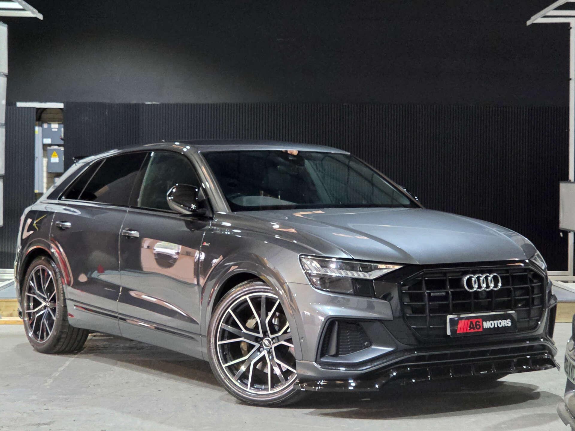 Audi Q8 view 3