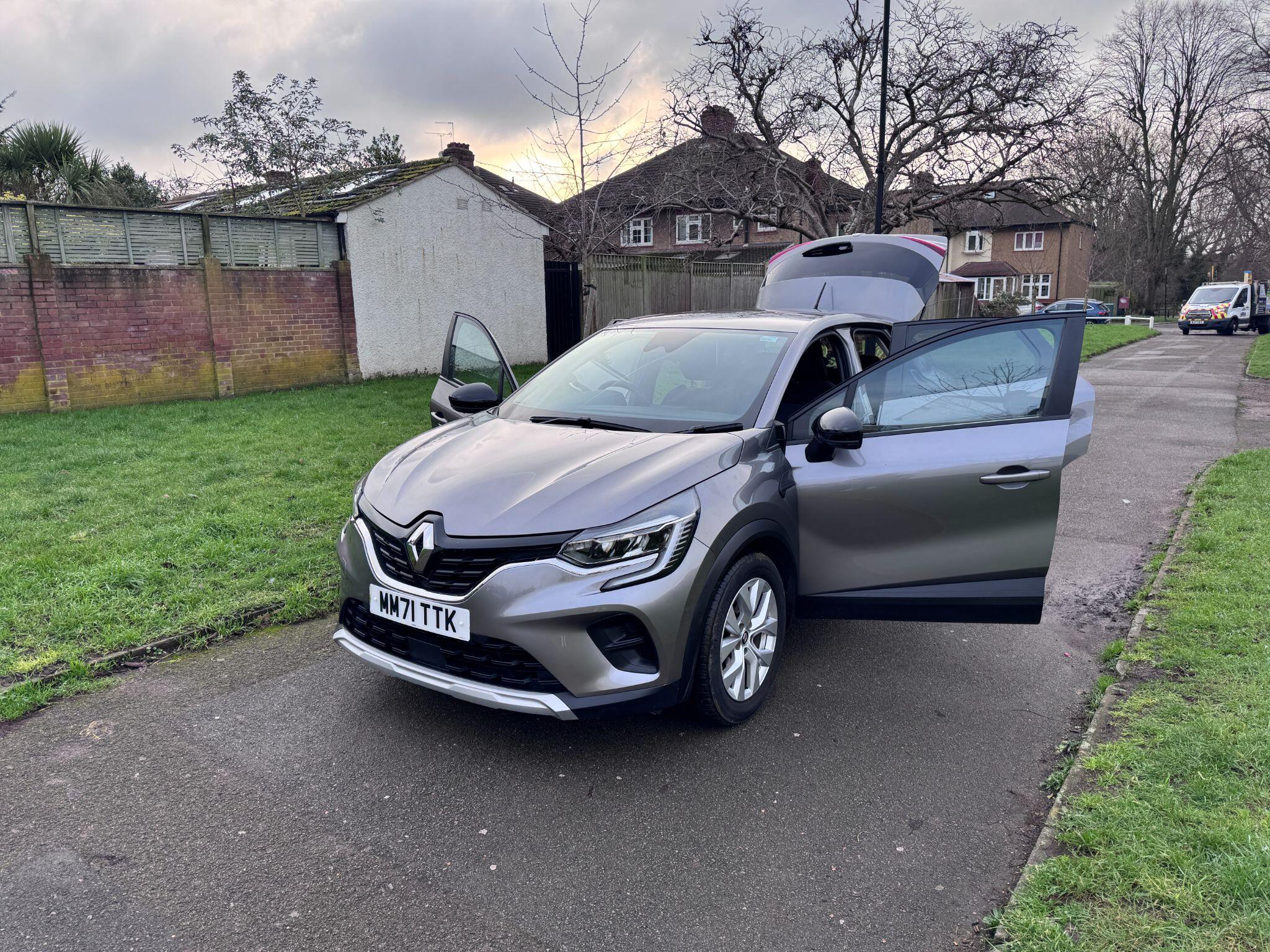 2022 Renault Captur 1.0 TCe Iconic Euro 6 (s/s) 5dr • 20,000 miles image 26