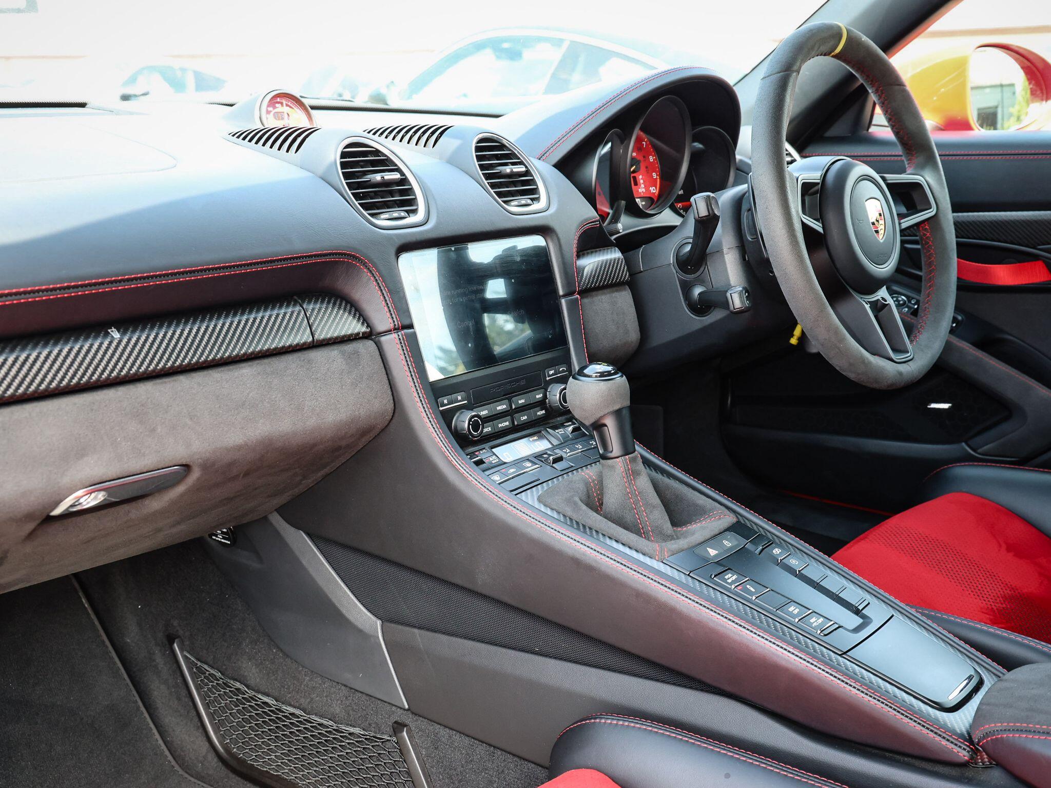 Porsche 718 Spyder view 36