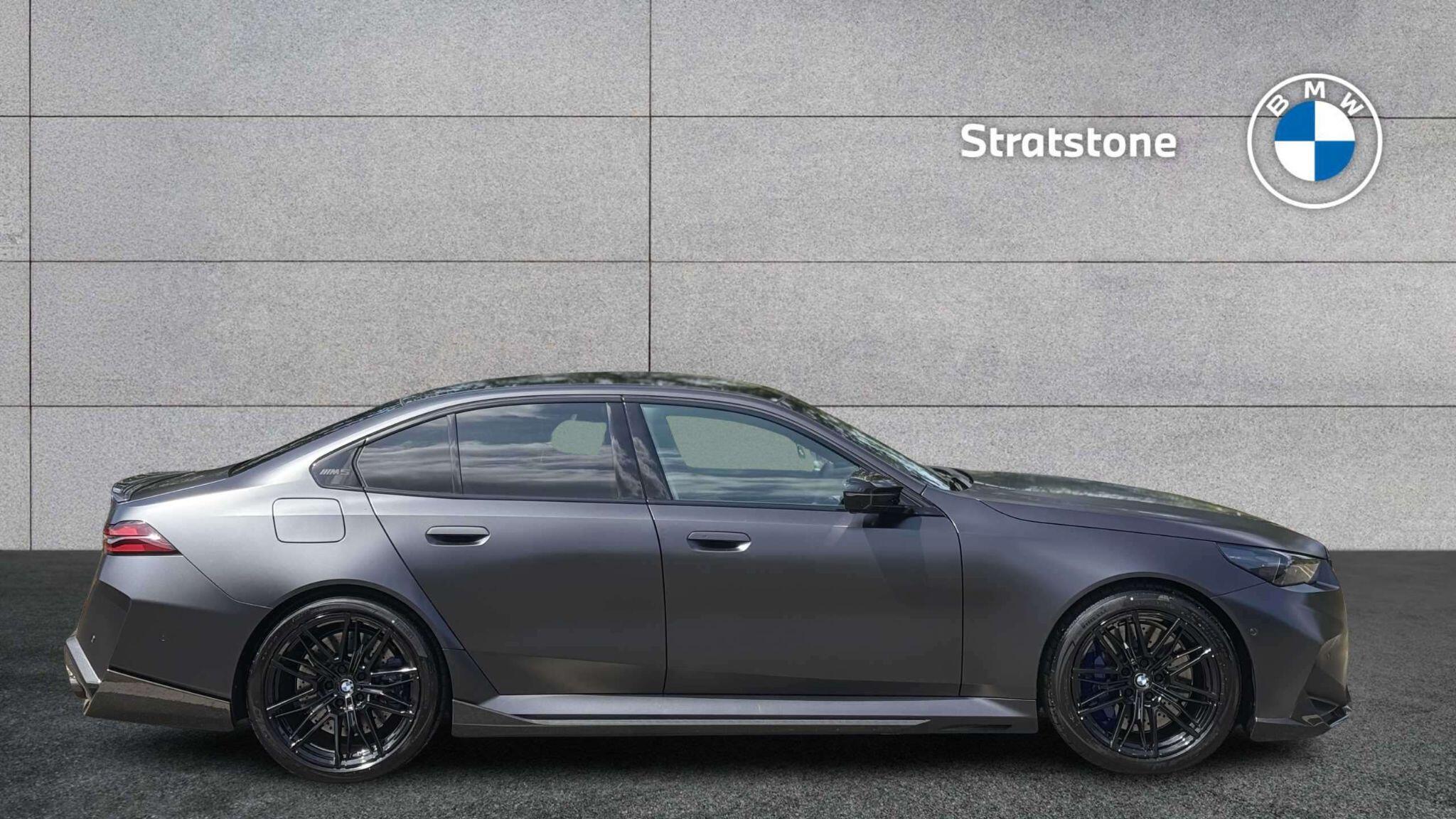 BMW M5 view 3