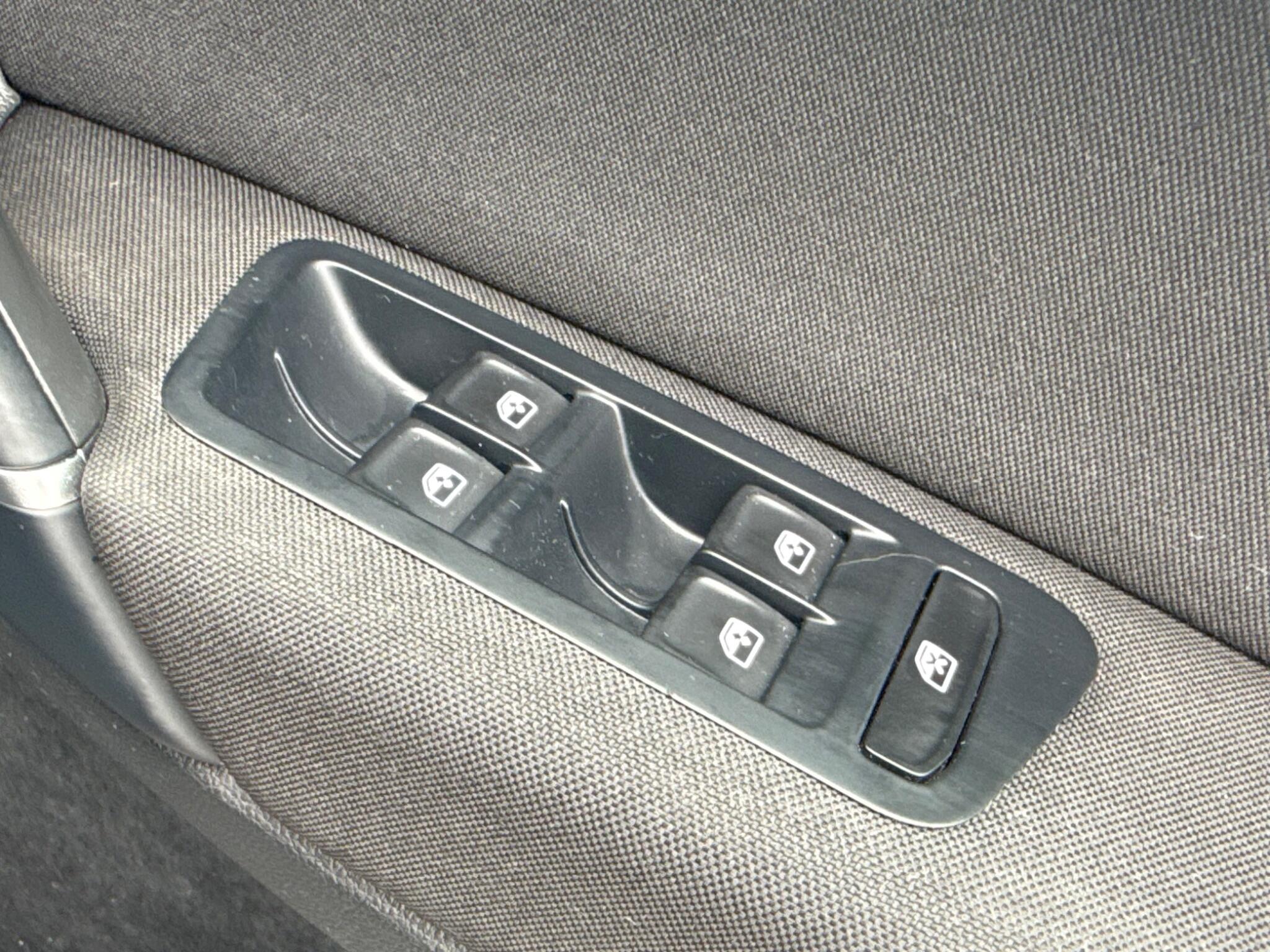 Volkswagen Golf Sportsvan view 31