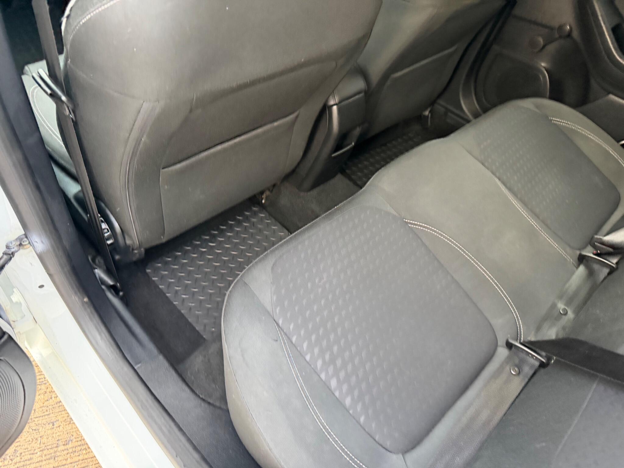 Ford Fiesta view 68