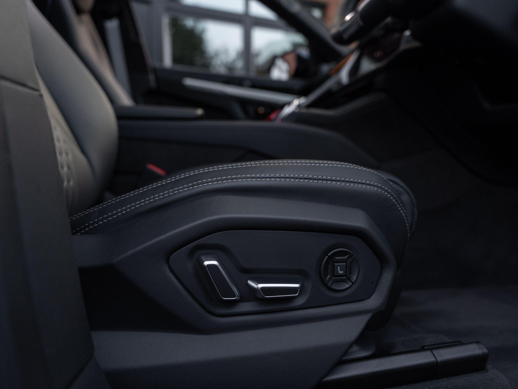 Lamborghini Urus view 53