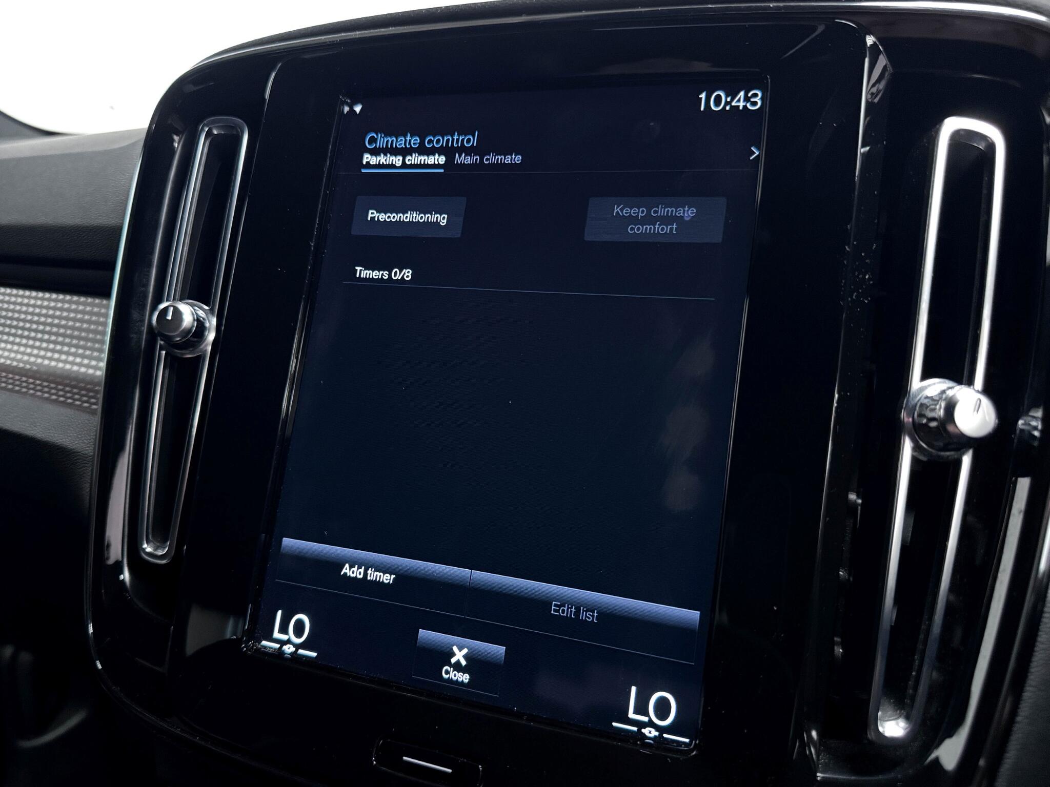 Volvo XC40 view 45