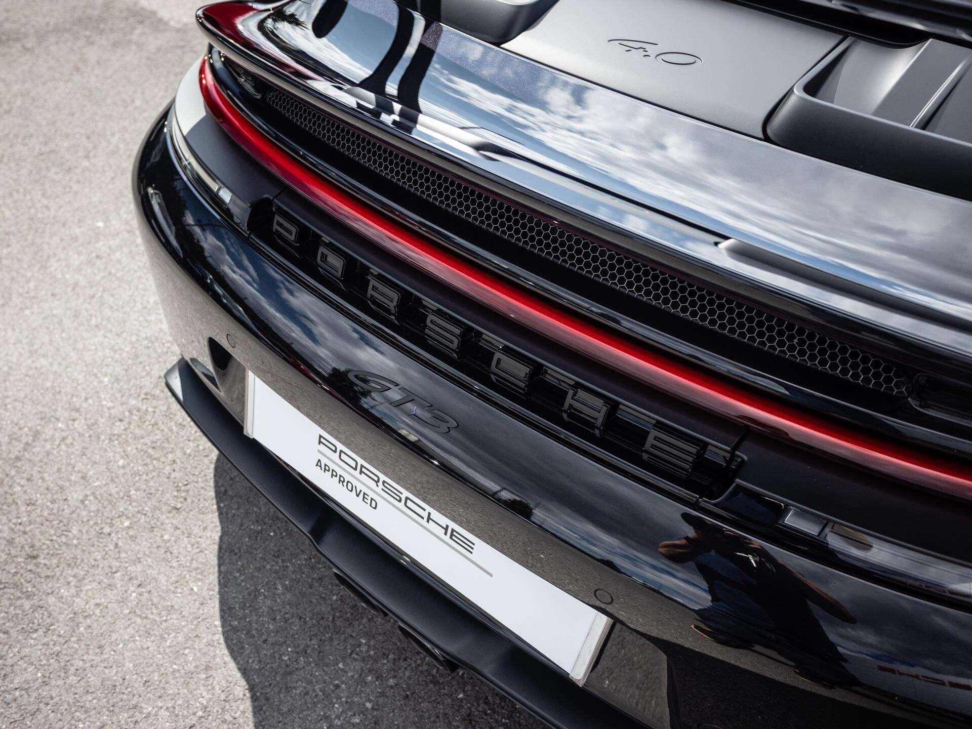 Porsche 911 view 39