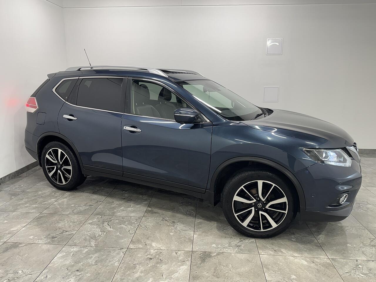 Nissan X-Trail view 2
