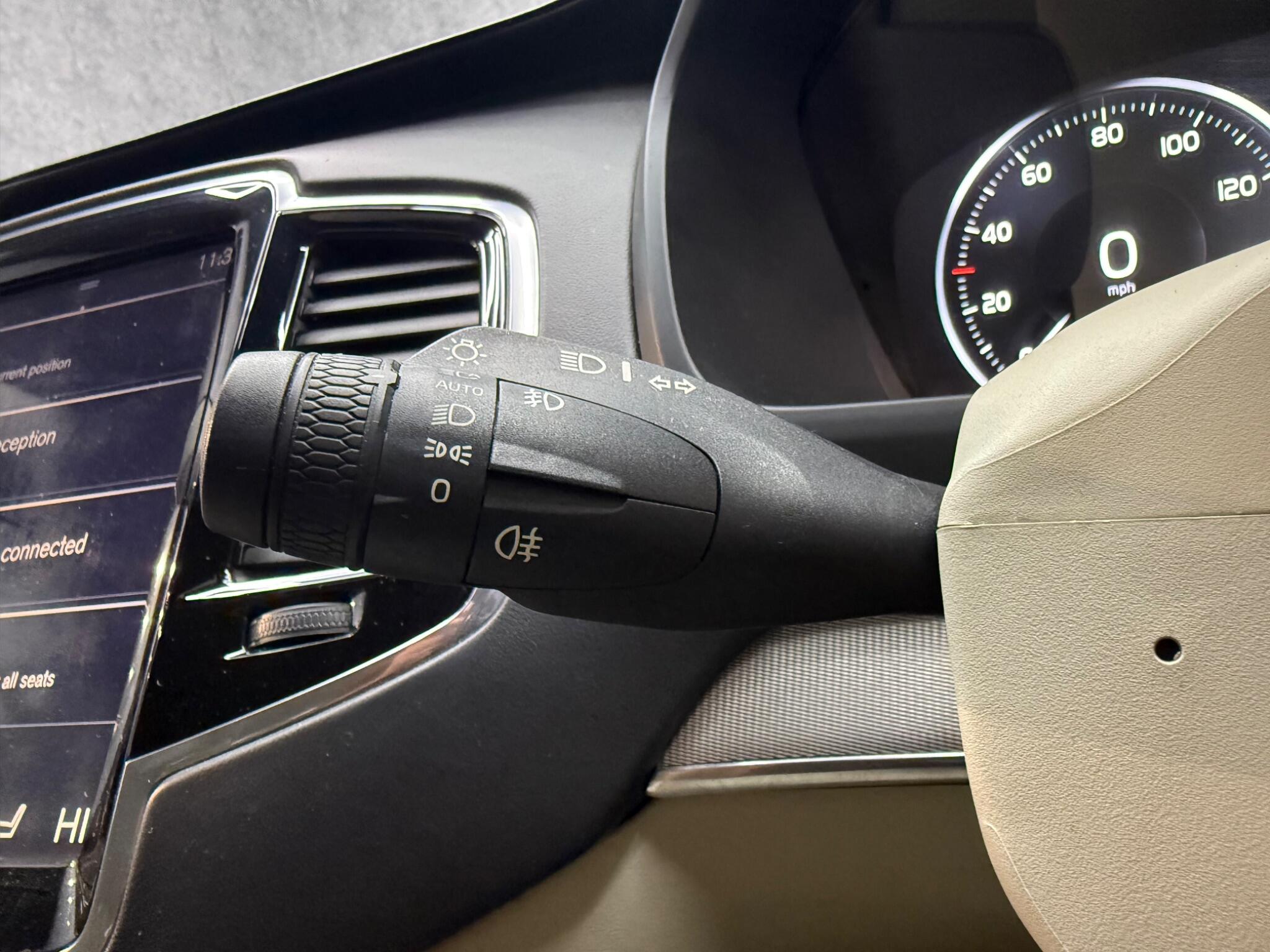 Volvo XC90 view 29