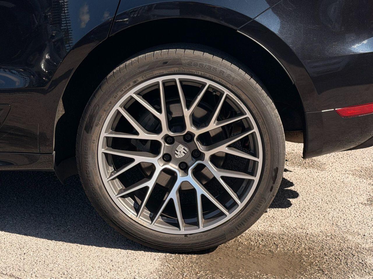 Porsche Macan view 25