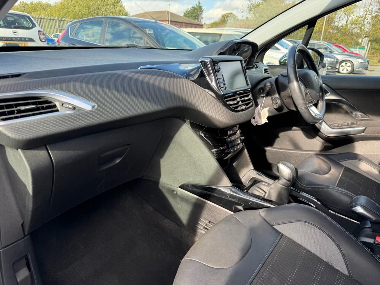 Peugeot 2008 view 3