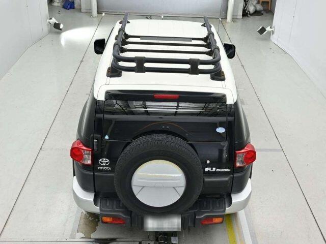 Toyota FJ Cruiser view 5