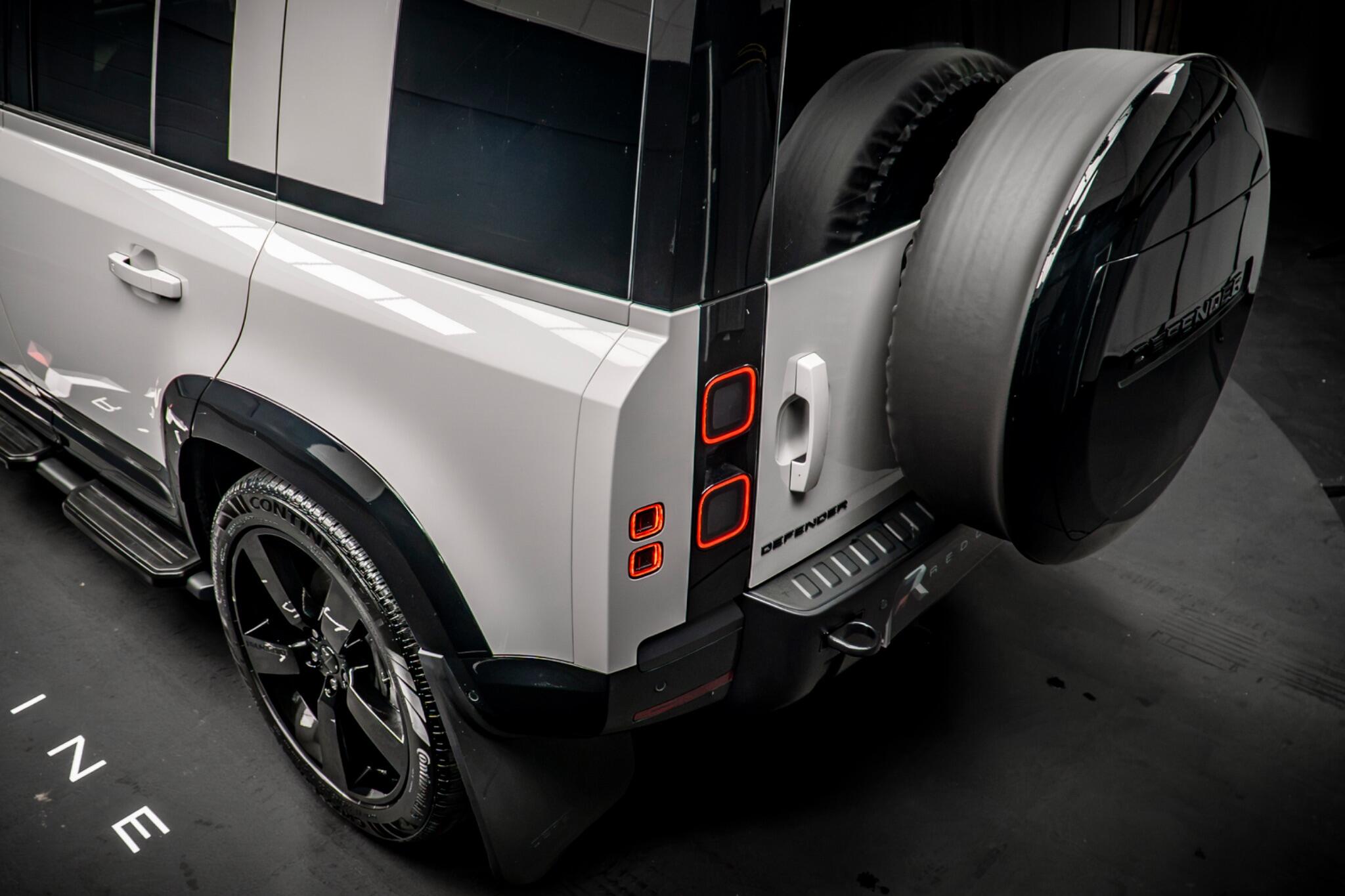 Land Rover Defender view 19