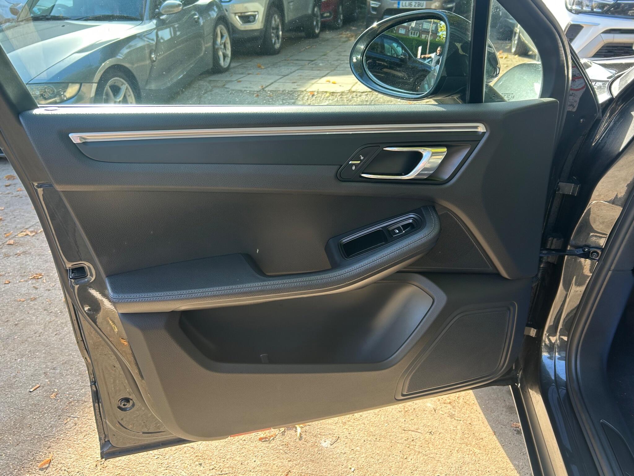 Porsche Macan view 32